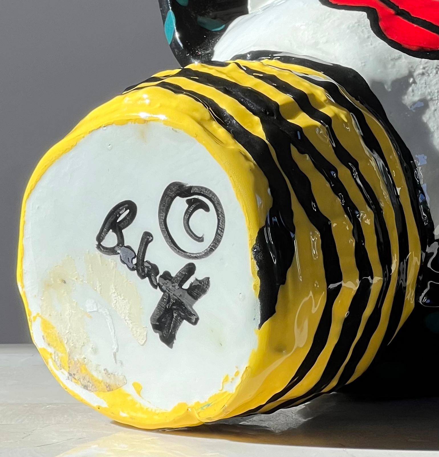 Vase à visages en céramique peinte moderniste, signé par l'artiste, 20e siècle. en vente 6