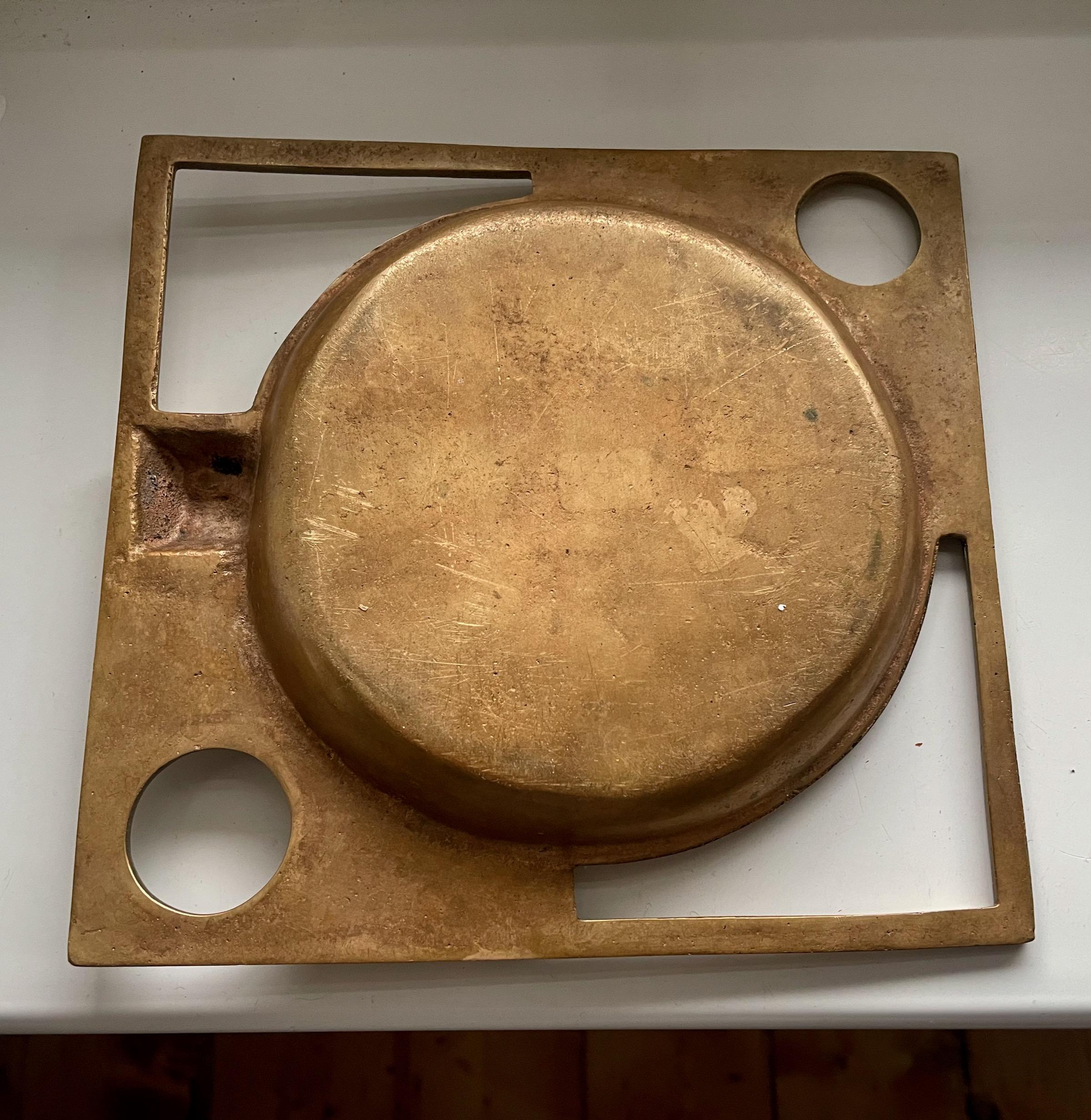 A modernist Solid Brass Ashtray / sculpture, Mid-Century Italian In Good Condition For Sale In London, Fitzrovia