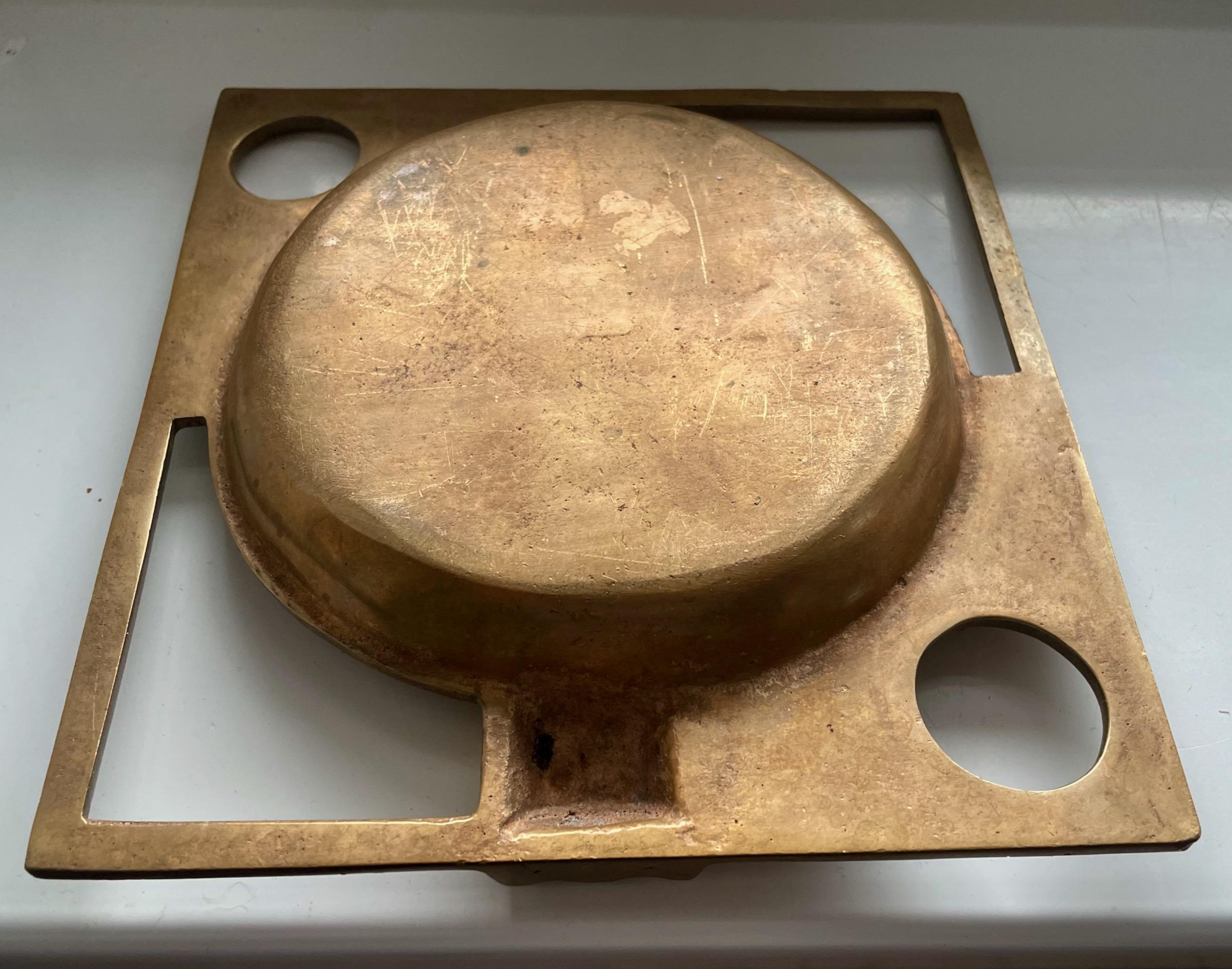 A modernist Solid Brass Ashtray / sculpture, Mid-Century Italian For Sale 1