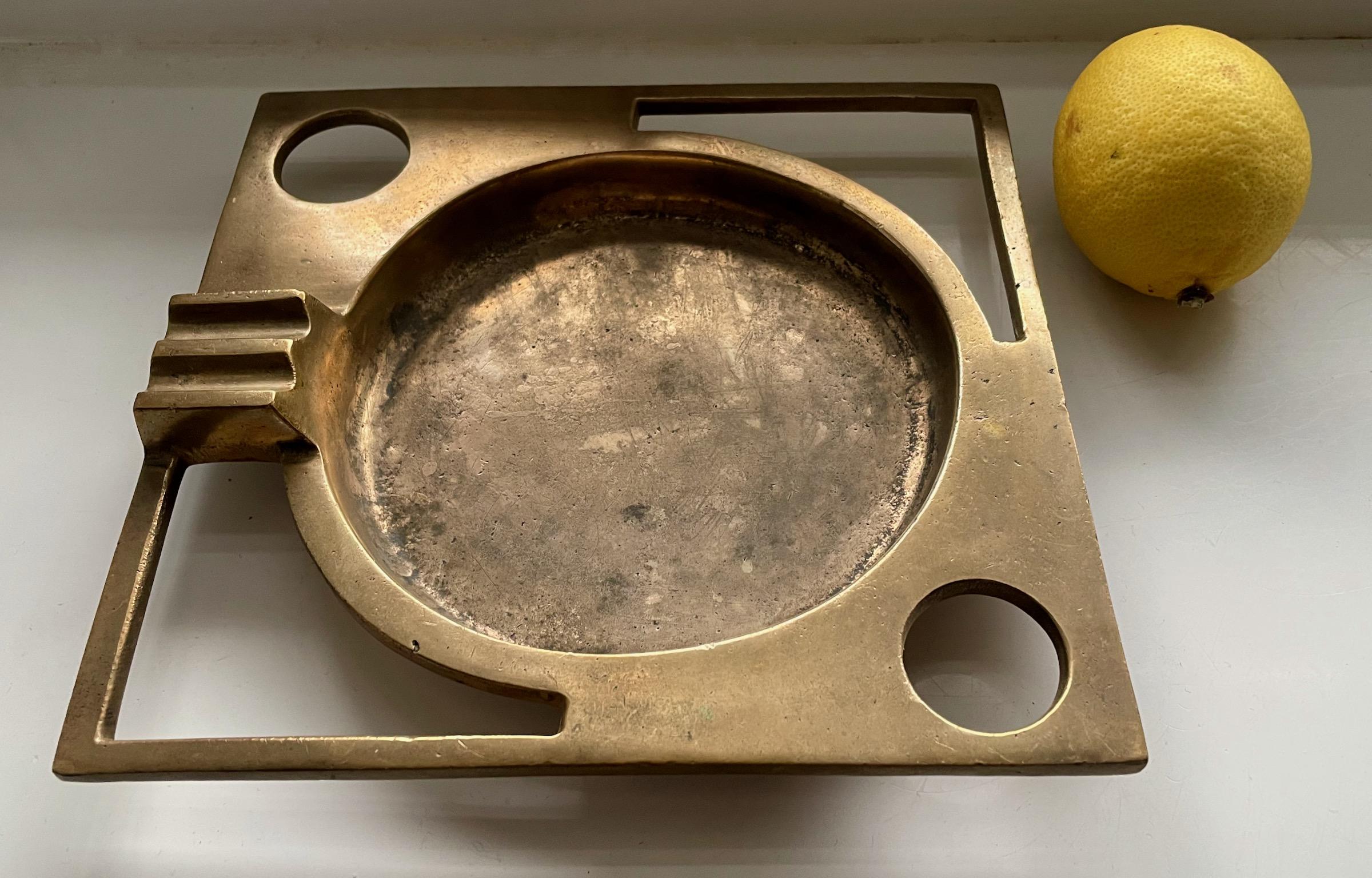 A modernist Solid Brass Ashtray / sculpture, Mid-Century Italian For Sale 2
