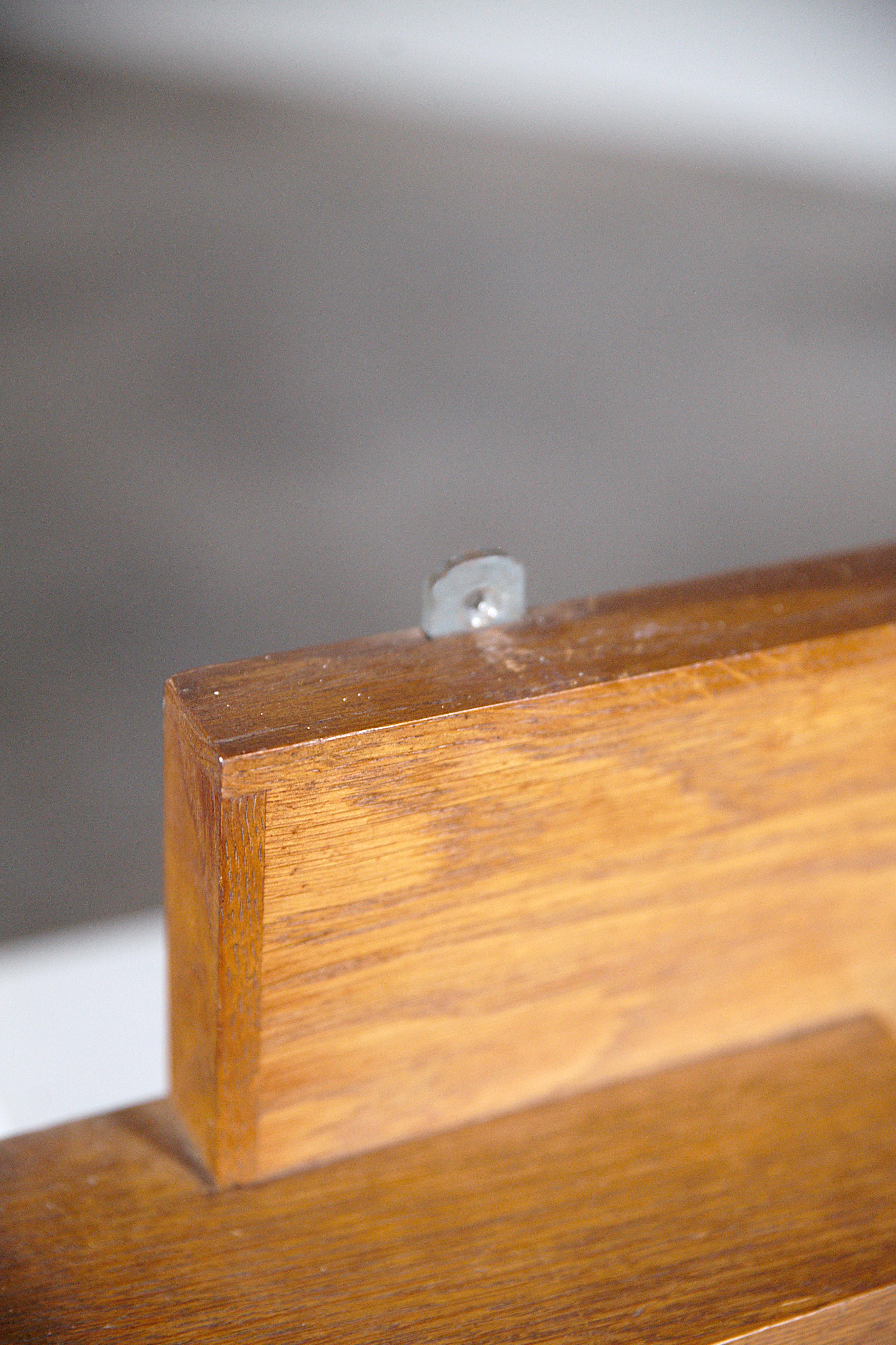 Ein modernistischer Wandgarderobenständer Frankreich 1930er Jahre (Mitte des 20. Jahrhunderts) im Angebot