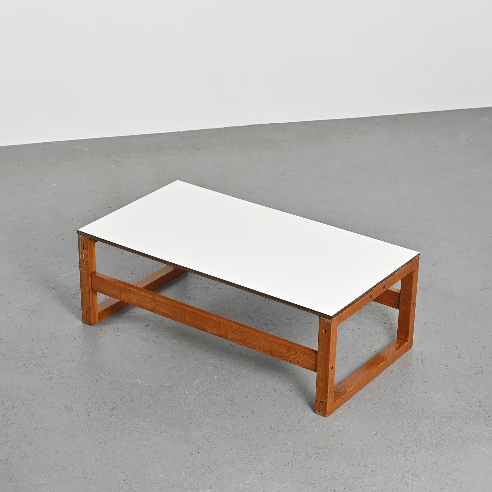 Table modulaire de Pierre Guariche pour la Plagne, vers 1968 en vente 3
