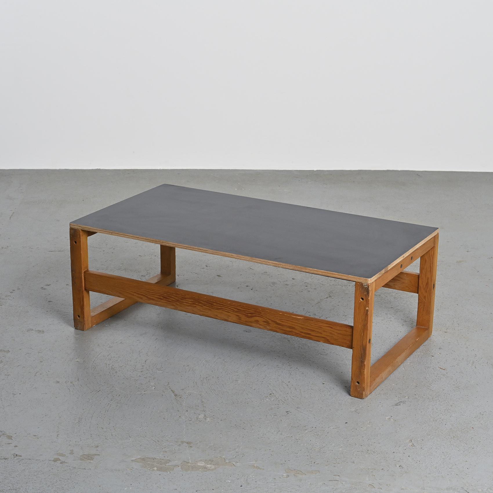 French A Modular Table by Pierre Guariche for la Plagne, circa 1968 For Sale