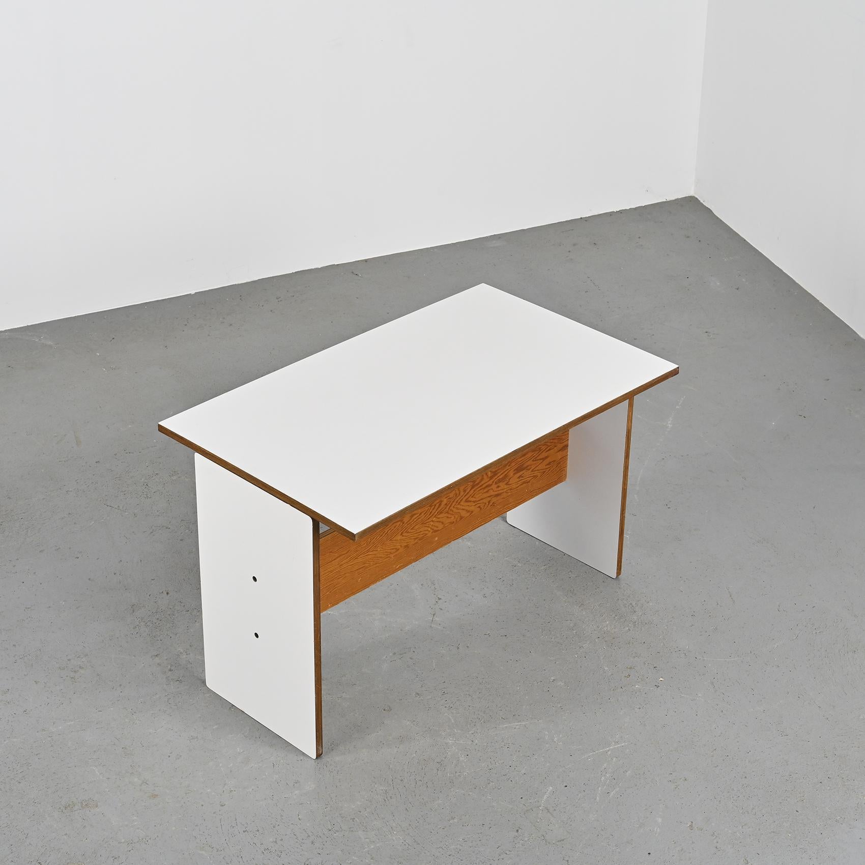 Table modulaire de Pierre Guariche pour la Plagne, circa 1968 Bon état à VILLEURBANNE, FR
