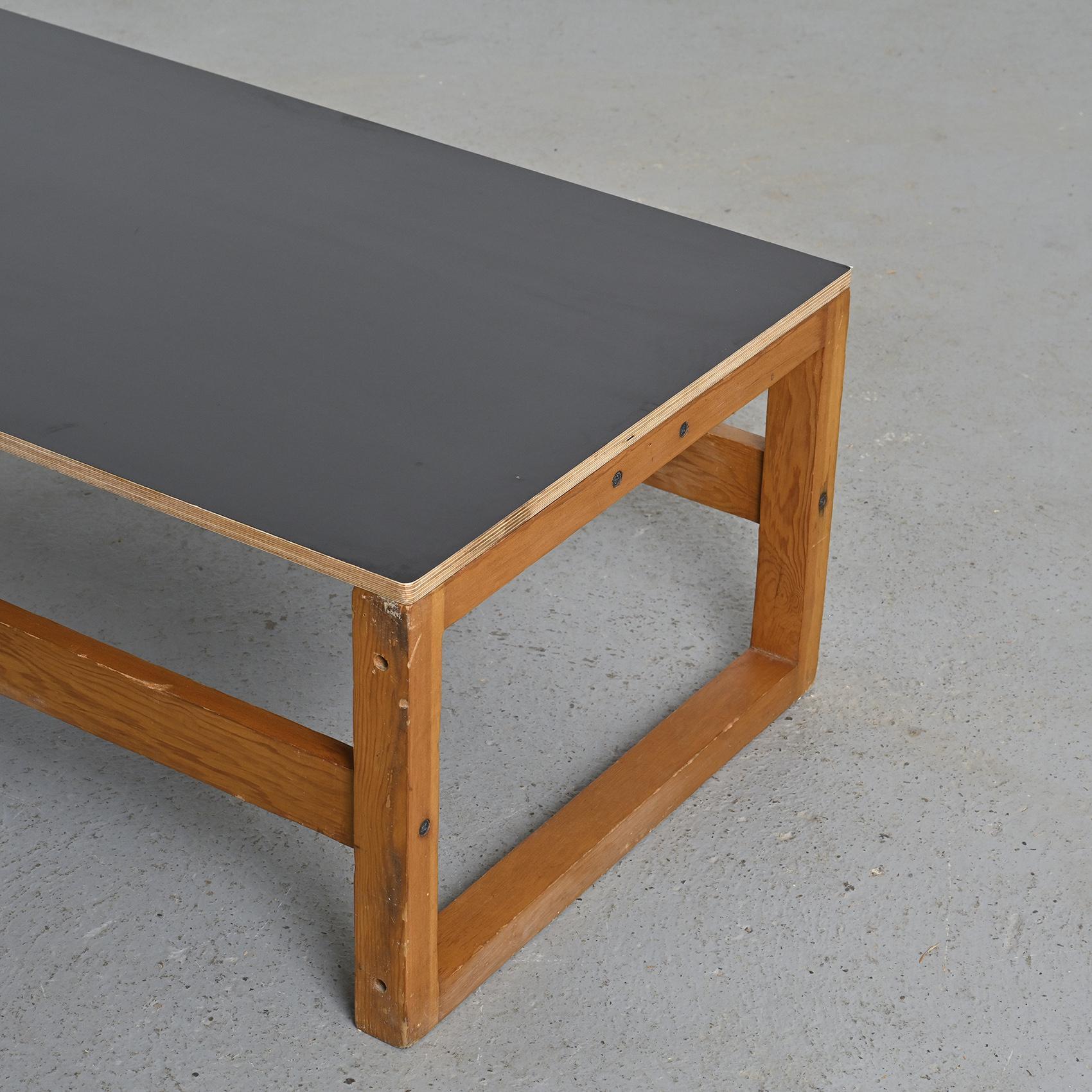 A Modular Table by Pierre Guariche for la Plagne, circa 1968 For Sale 1