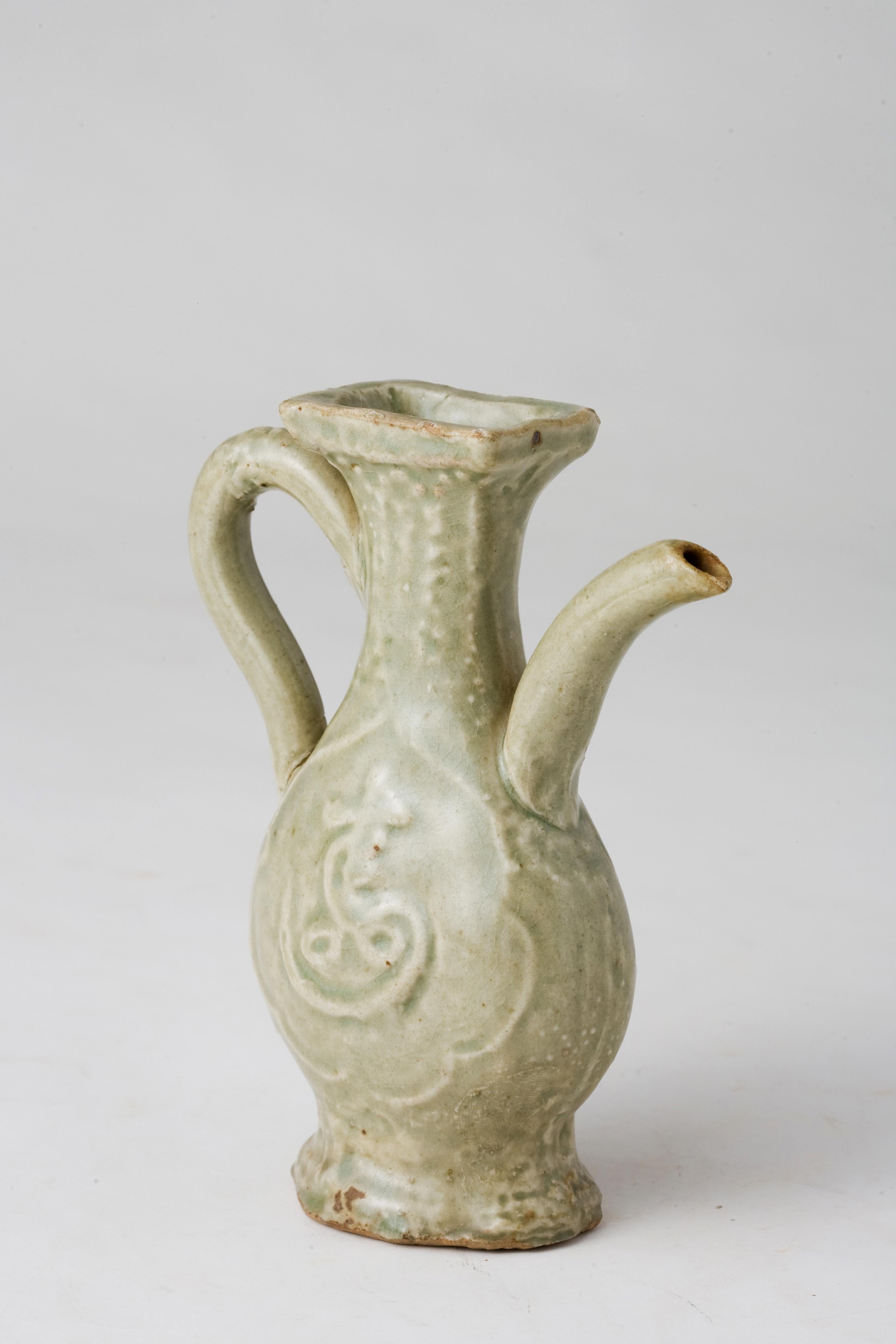 Aguamanil moldeado de celadón longquan 