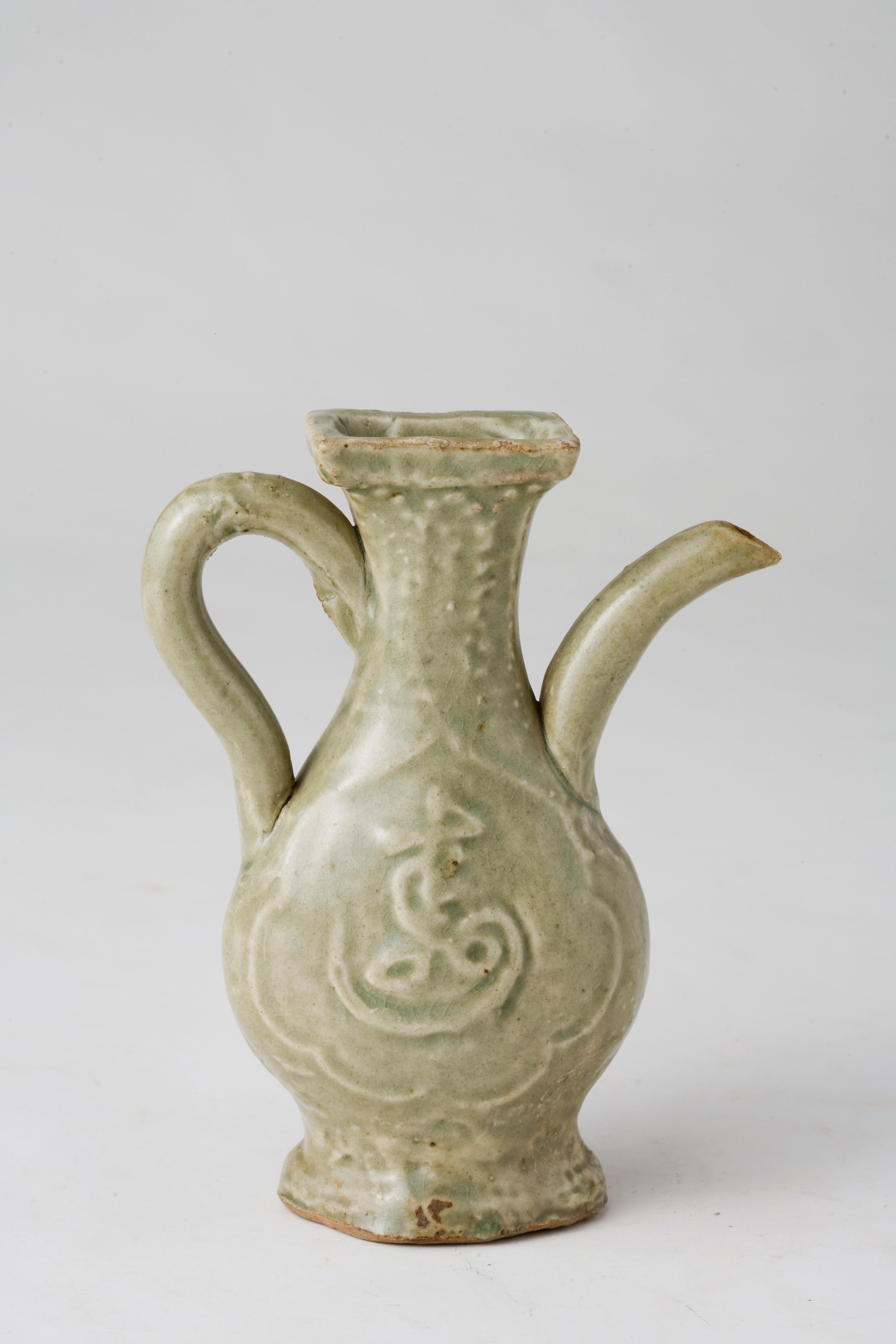Aguamanil moldeado de celadón longquan 