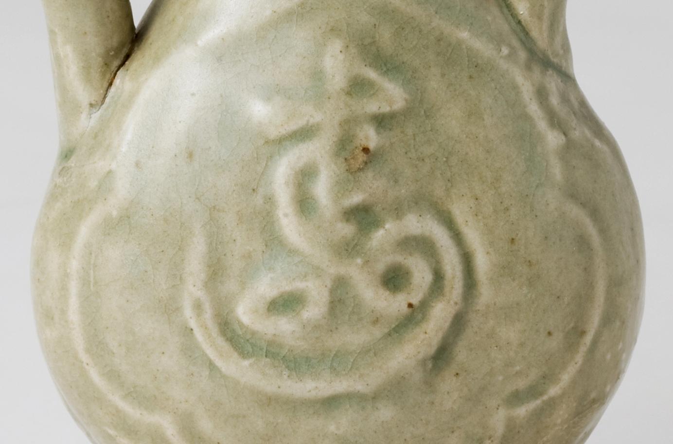 Aguamanil moldeado de celadón longquan 