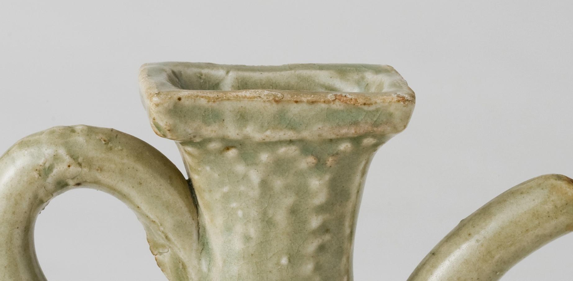 Aguamanil moldeado de celadón longquan 