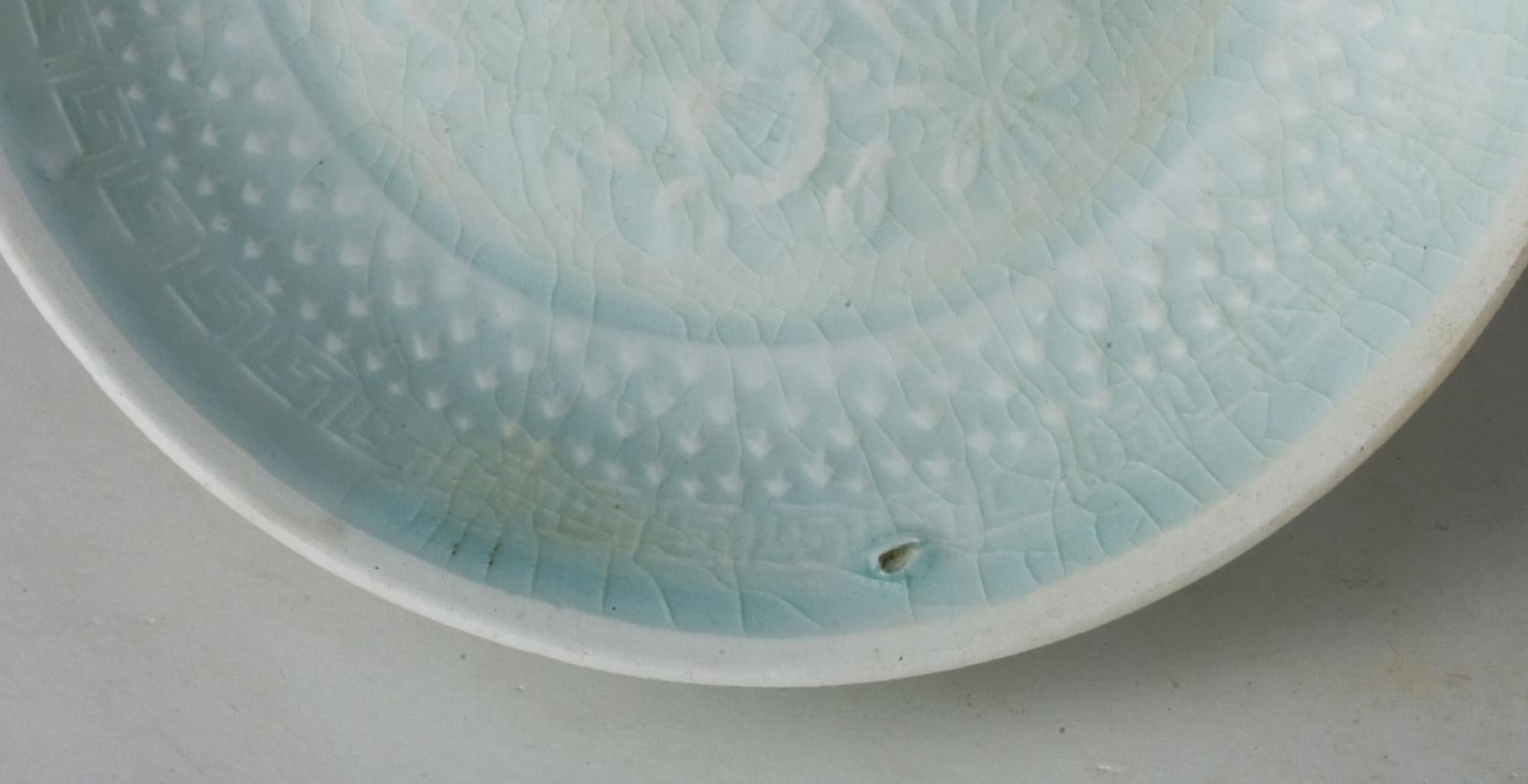 A Molded Qingbai 'Flowers' Dish, Southern Song Dynasty In Good Condition For Sale In seoul, KR