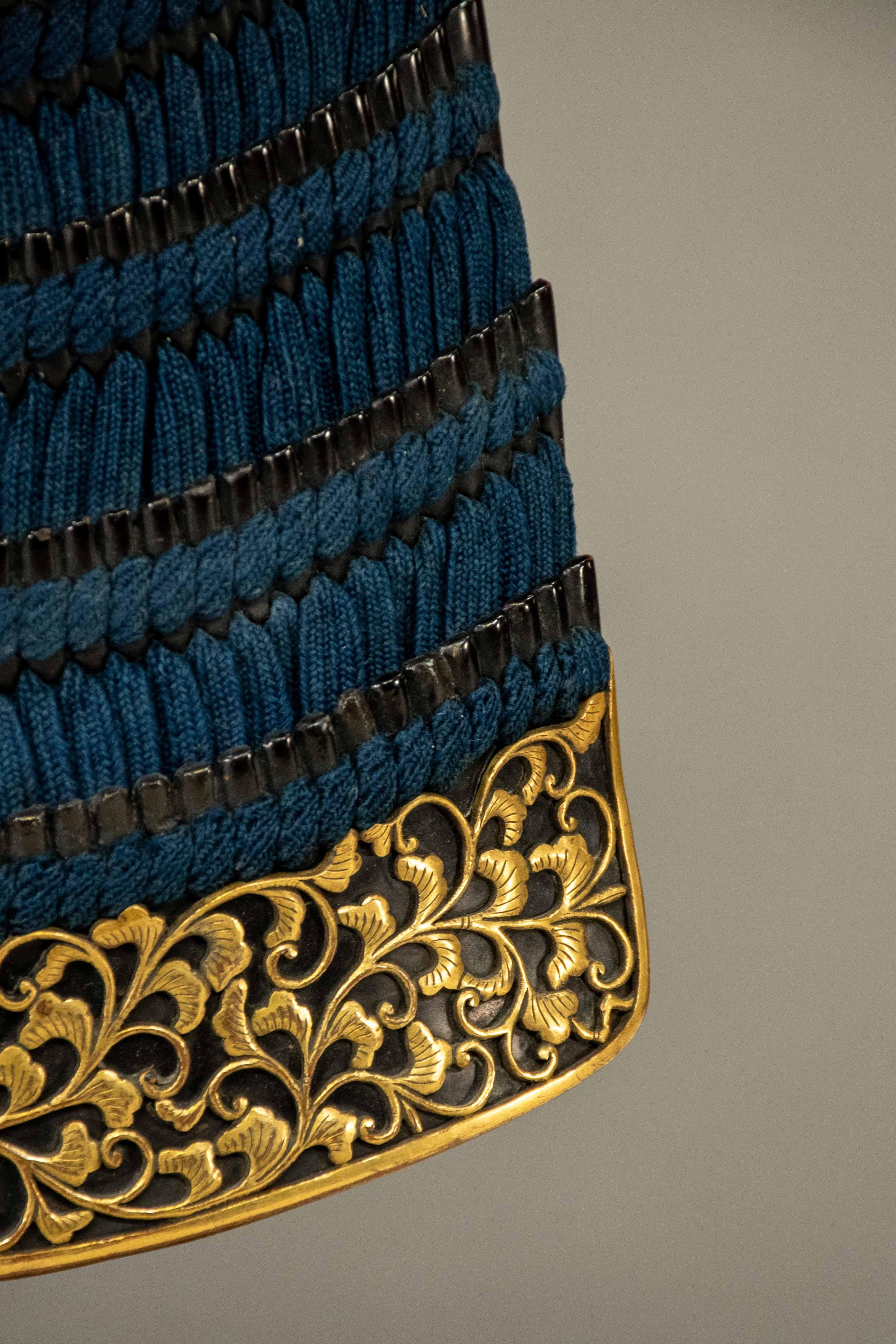 A Momonari-type samurai Kabuto with menpō mask In Excellent Condition For Sale In Milano, IT