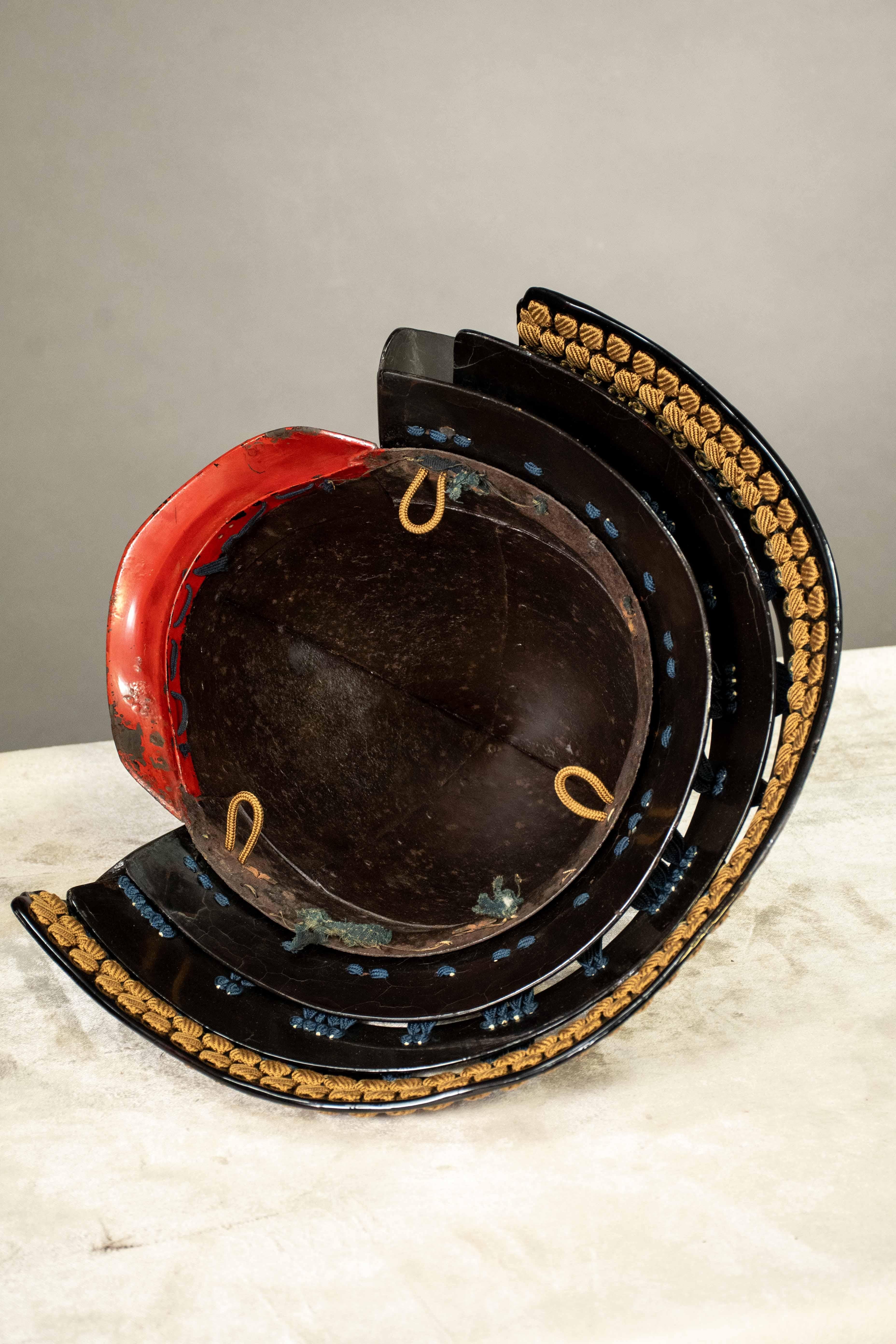 A Momonari-type samurai Kabuto with menpō mask For Sale 2