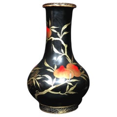 Vase monumental en papier mâché Ryukyu Hariko du 19e C., période Meiji (1868-1912)