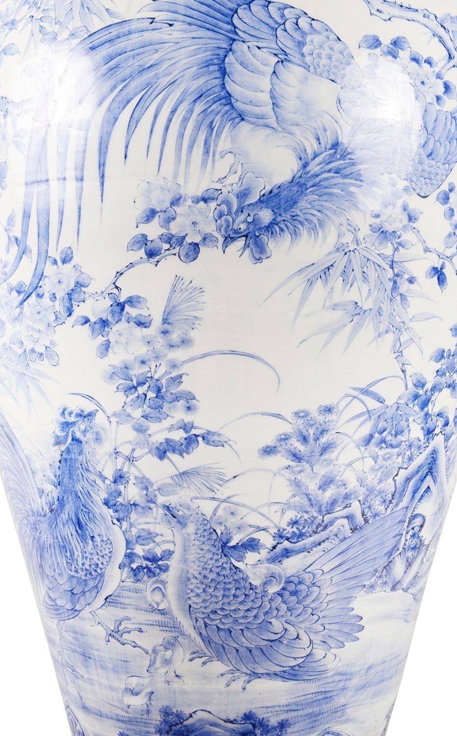 Monumentale japanische blau-weiße Palace-Vase mit Deckel aus dem 19. Jahrhundert im Angebot 4