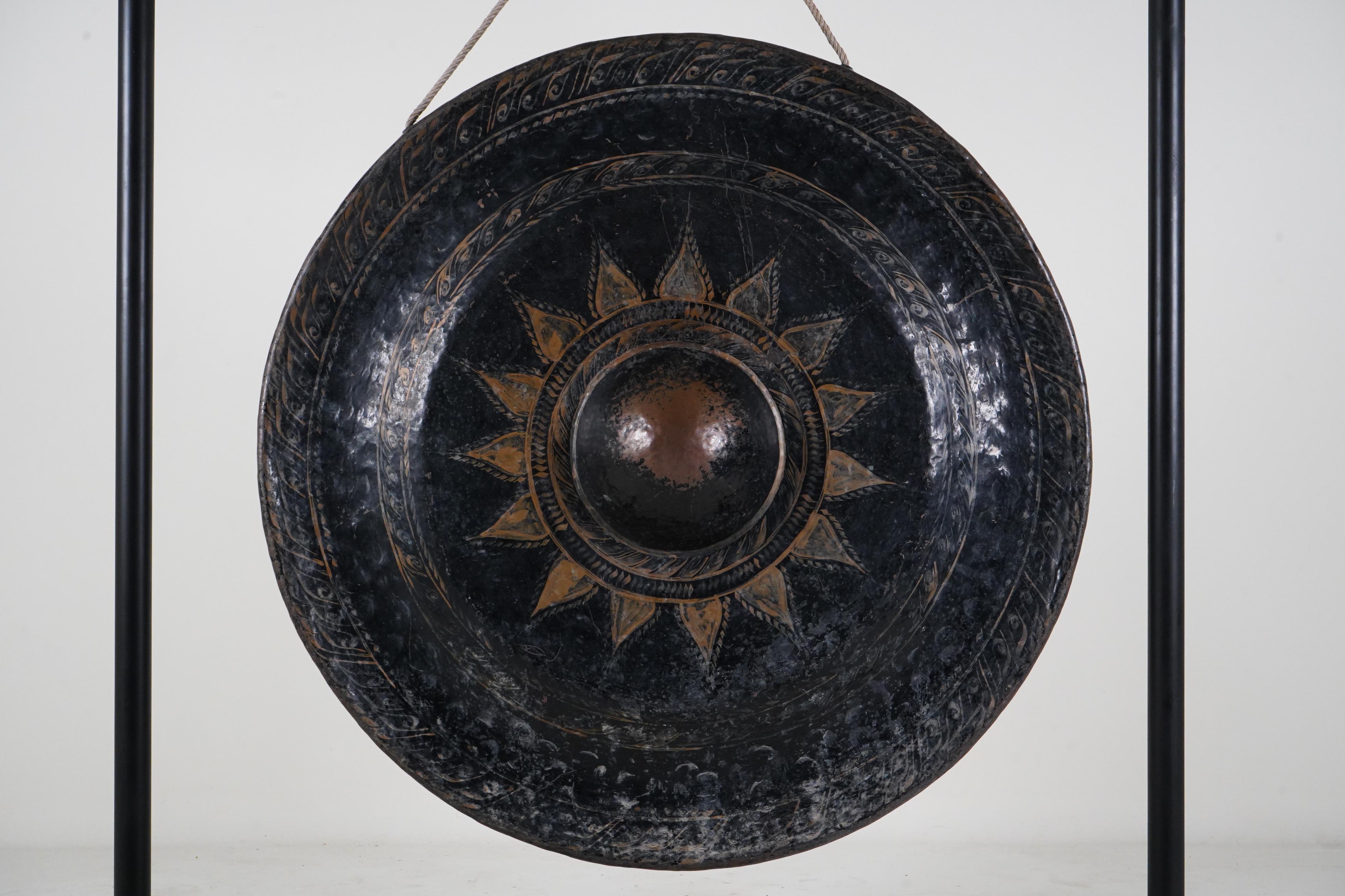 A Monumental 20th Century Brass Gong  For Sale 2