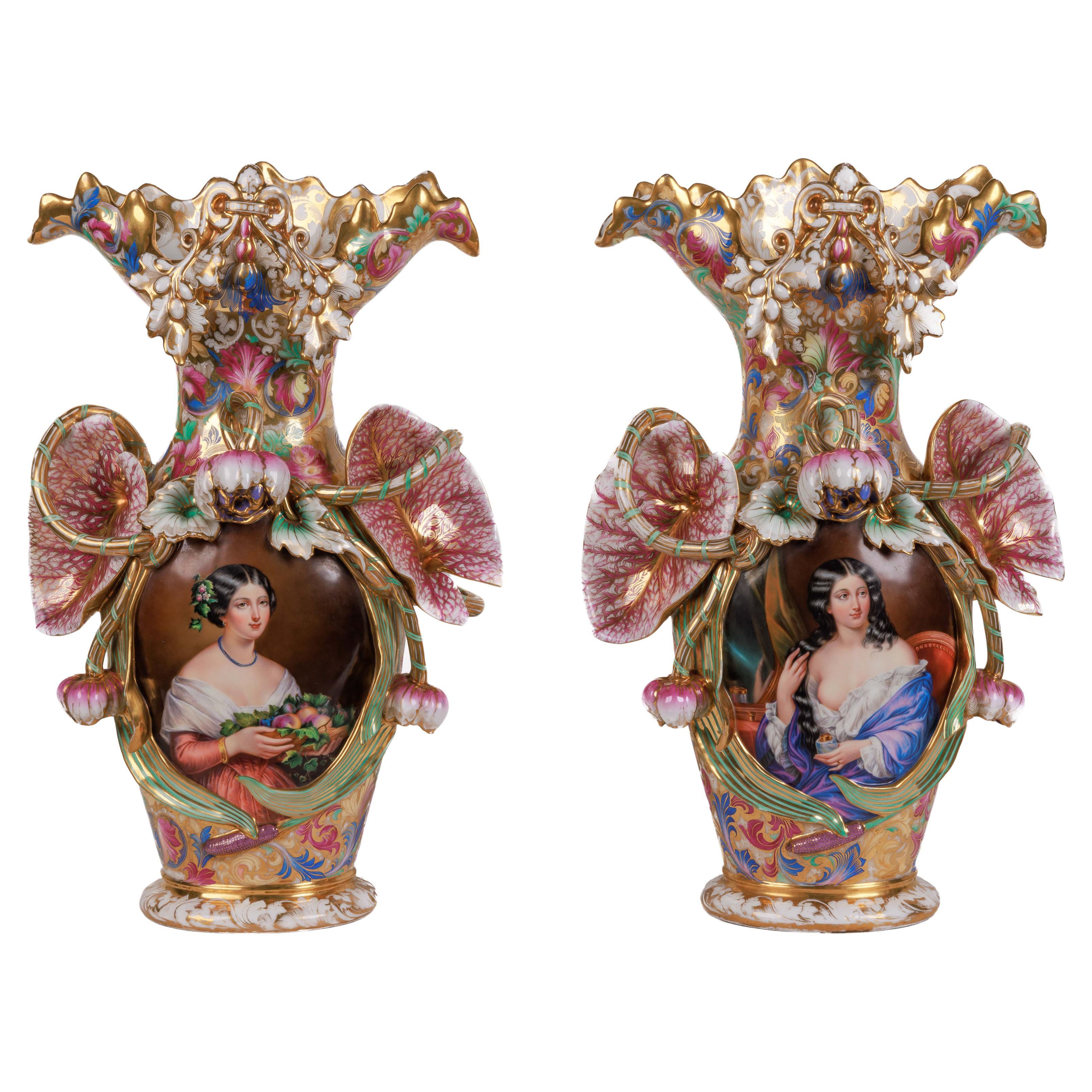 Paire monumentale et magistrale de vases en porcelaine de Paris peints à la main
