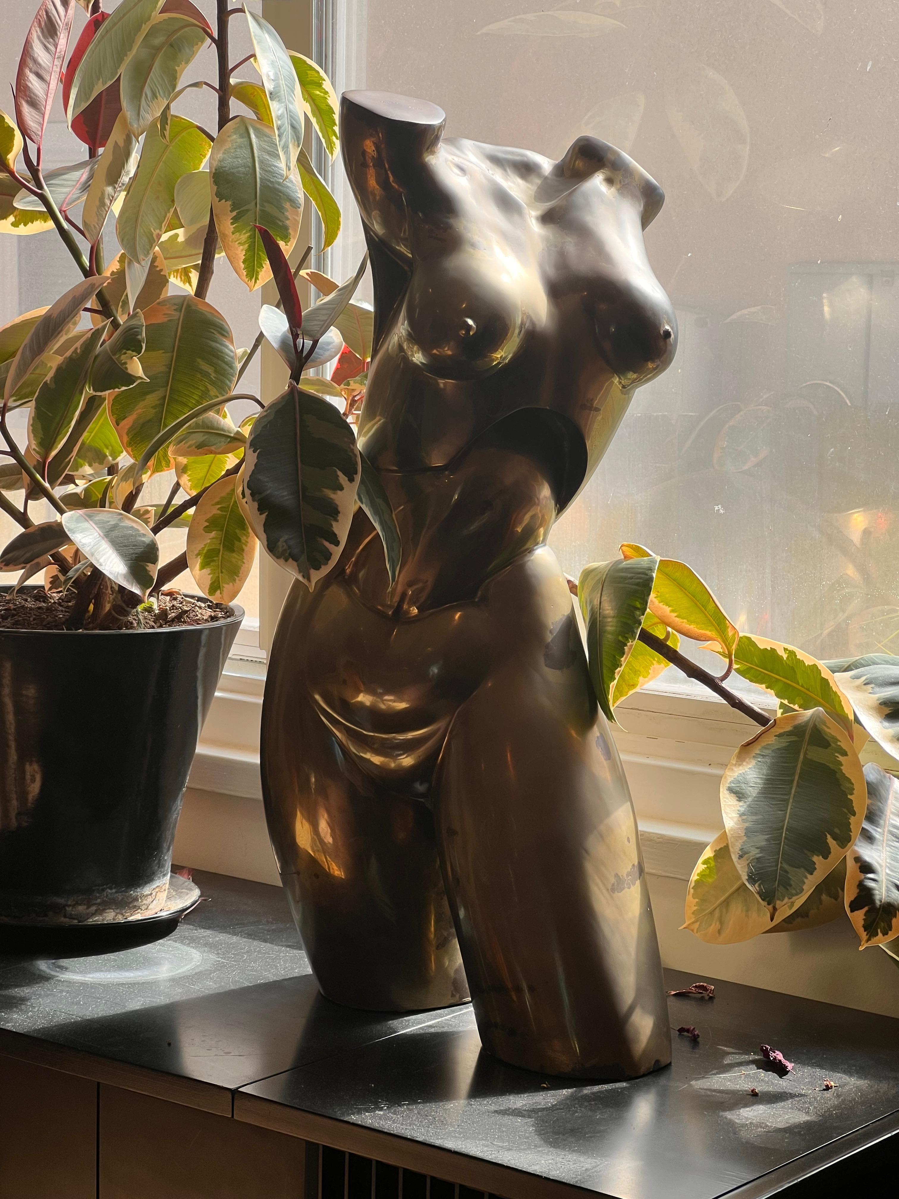 A monumental bronze female nude sculpture by Somchai, circa 1970 For Sale 8