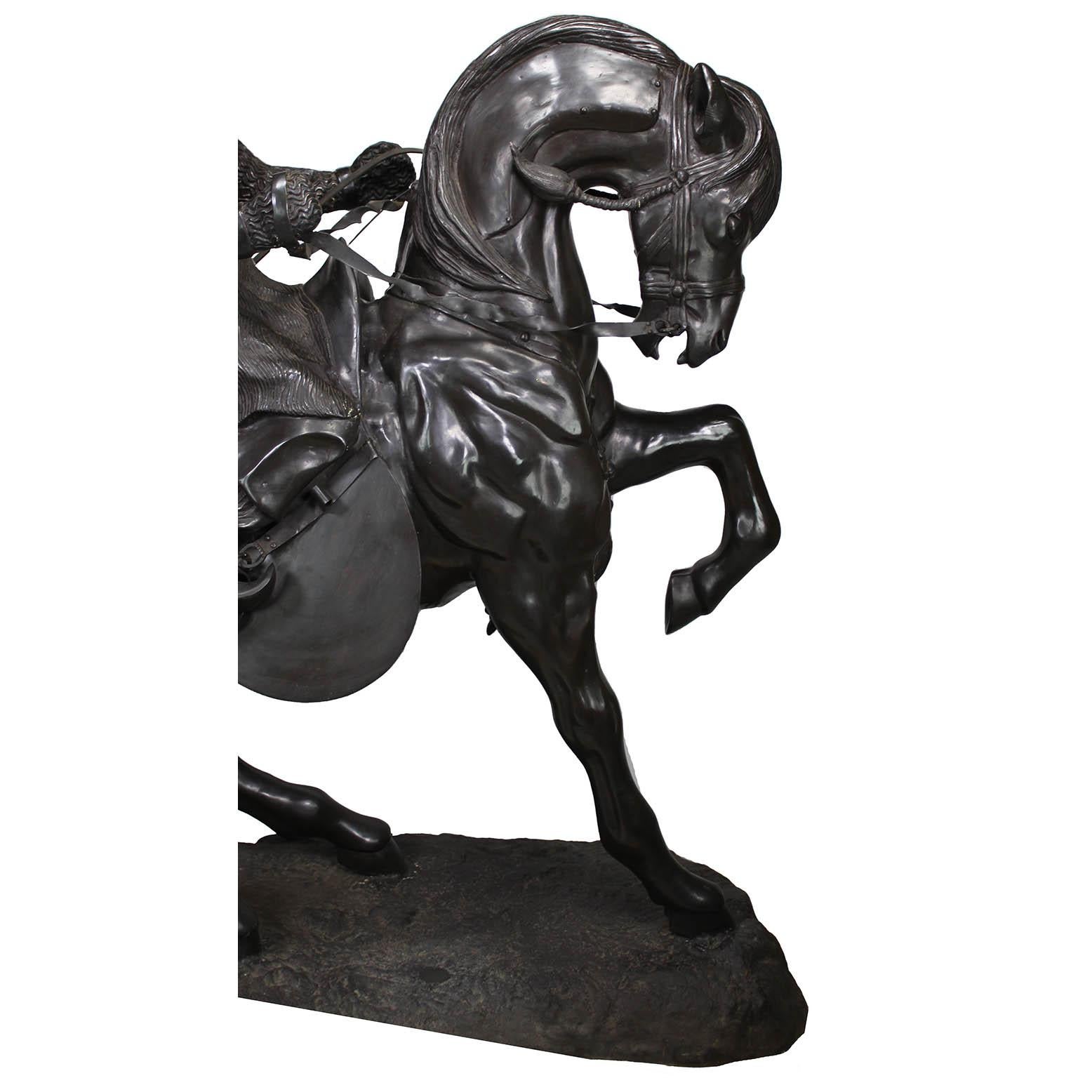 Monumentale Bronzeskulptur eines Tartarkriegers, der sein Pferd checkt, nach Barye (20. Jahrhundert) im Angebot