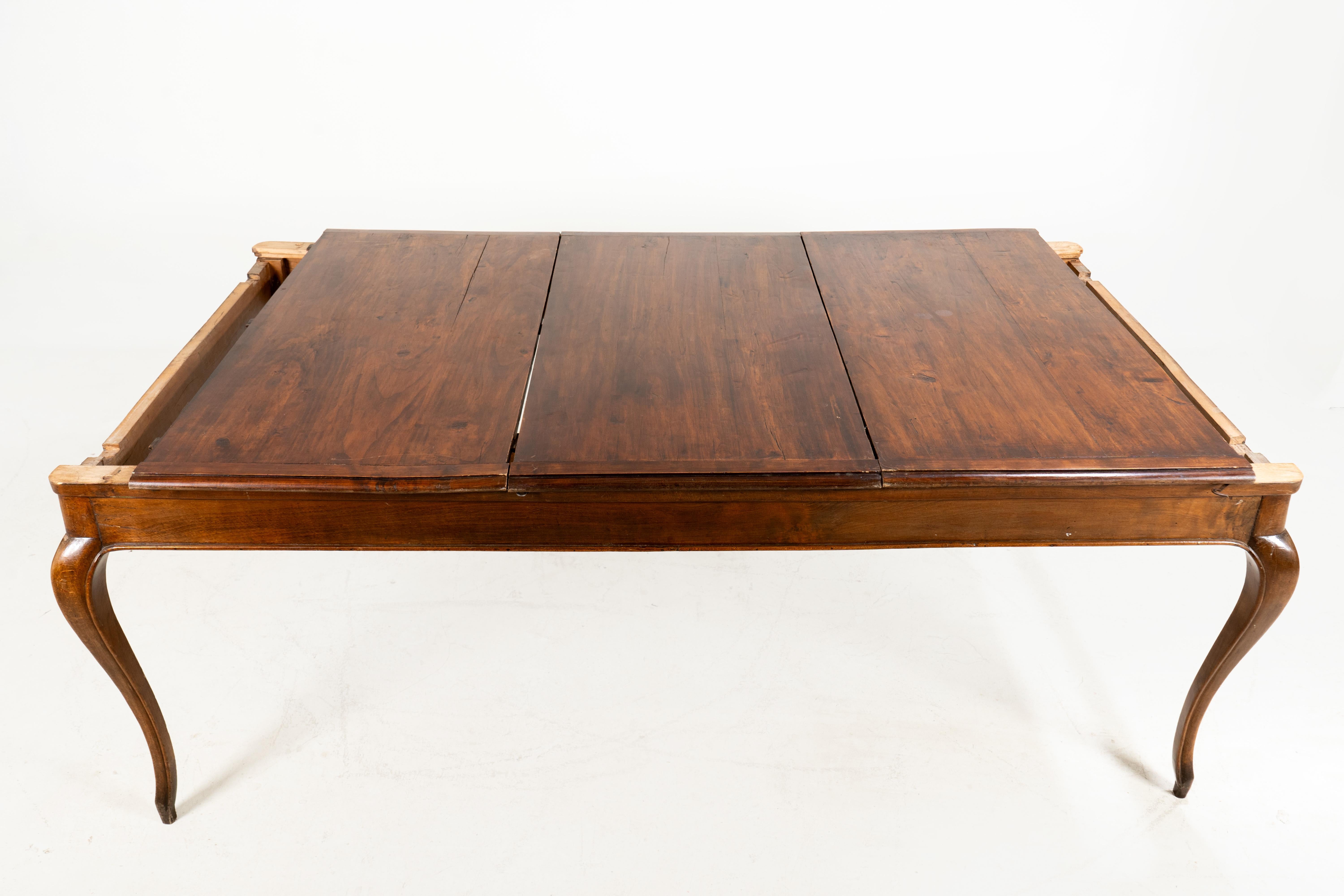 Table de salle à manger monumentale en vente 1