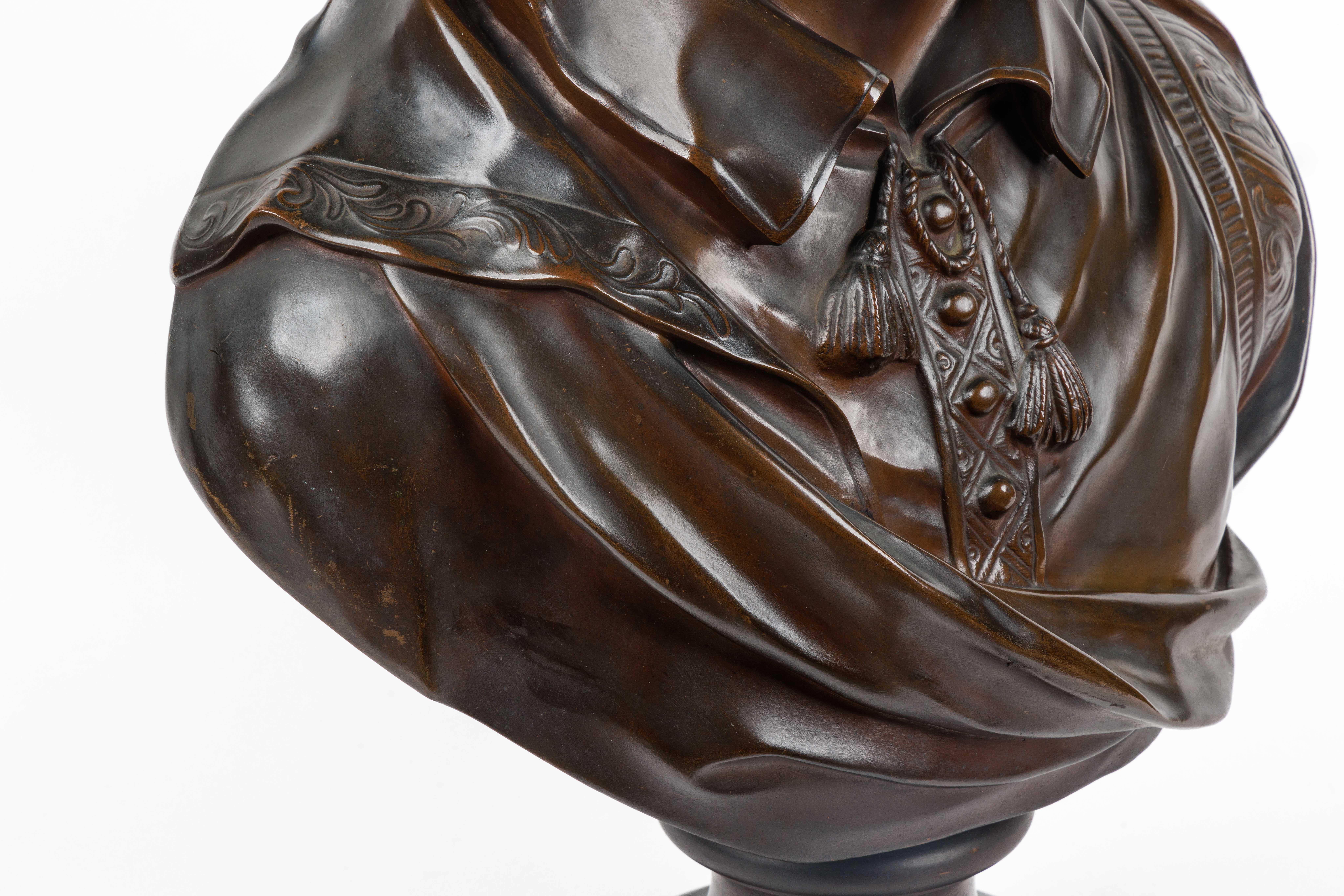 Monumentale französische patinierte Bronzebüste von William Shakespeare aus der Zeit von Houdon, nach Houdon im Angebot 4