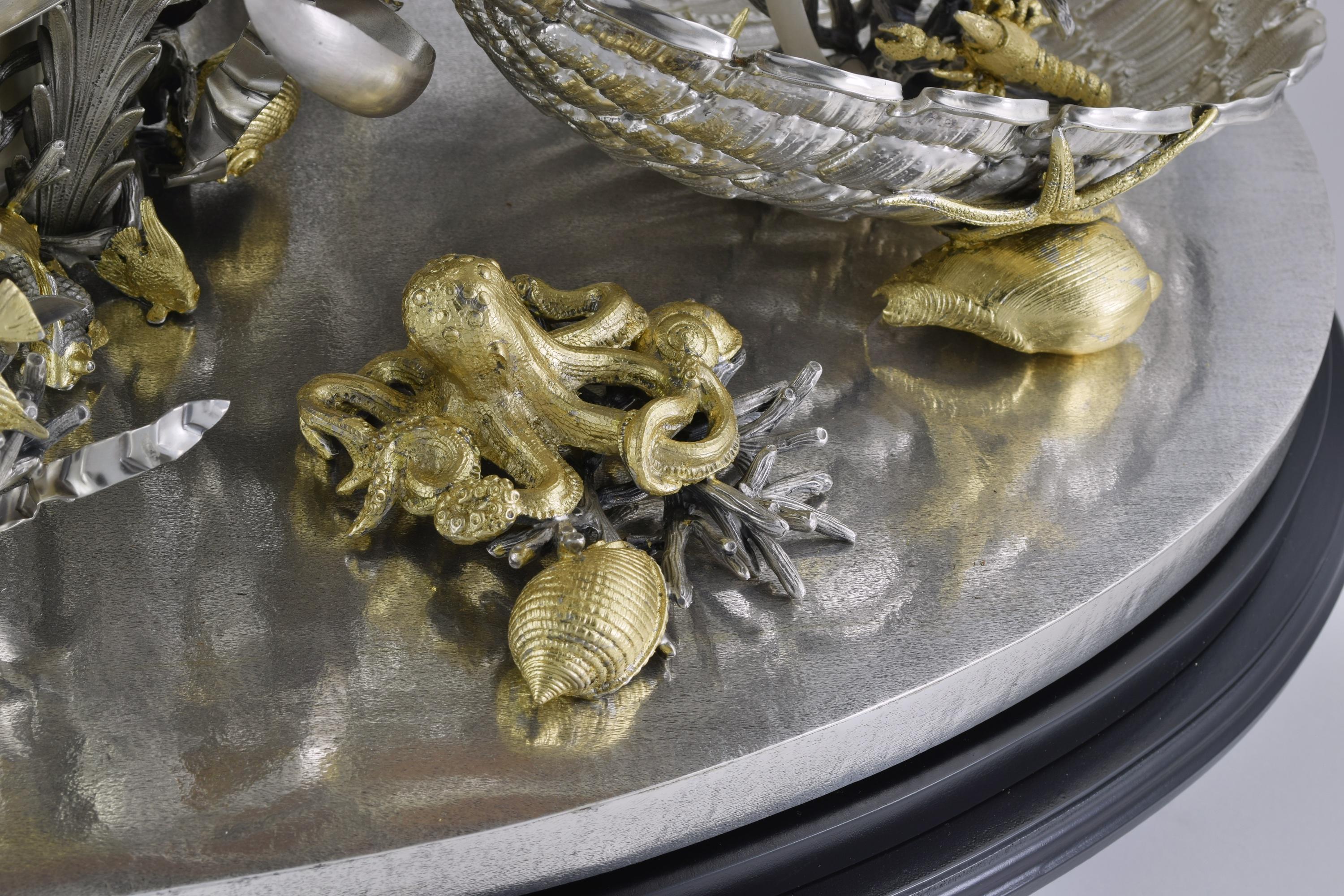 Ein monumentales italienisches Aquarium aus teilvergoldetem Sterlingsilber. im Angebot 12