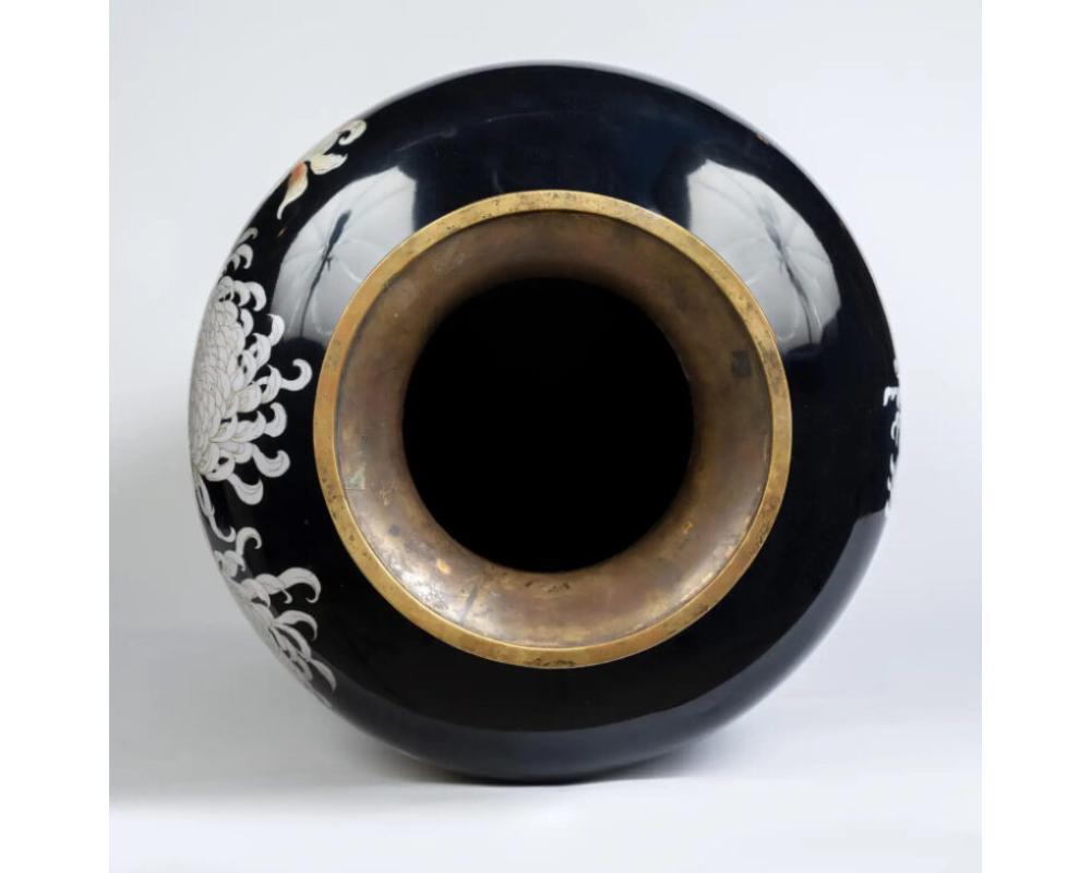 Un monumentale vaso giapponese in smalto cloisonne, attribuito a Hayashi Kodenji in vendita 3