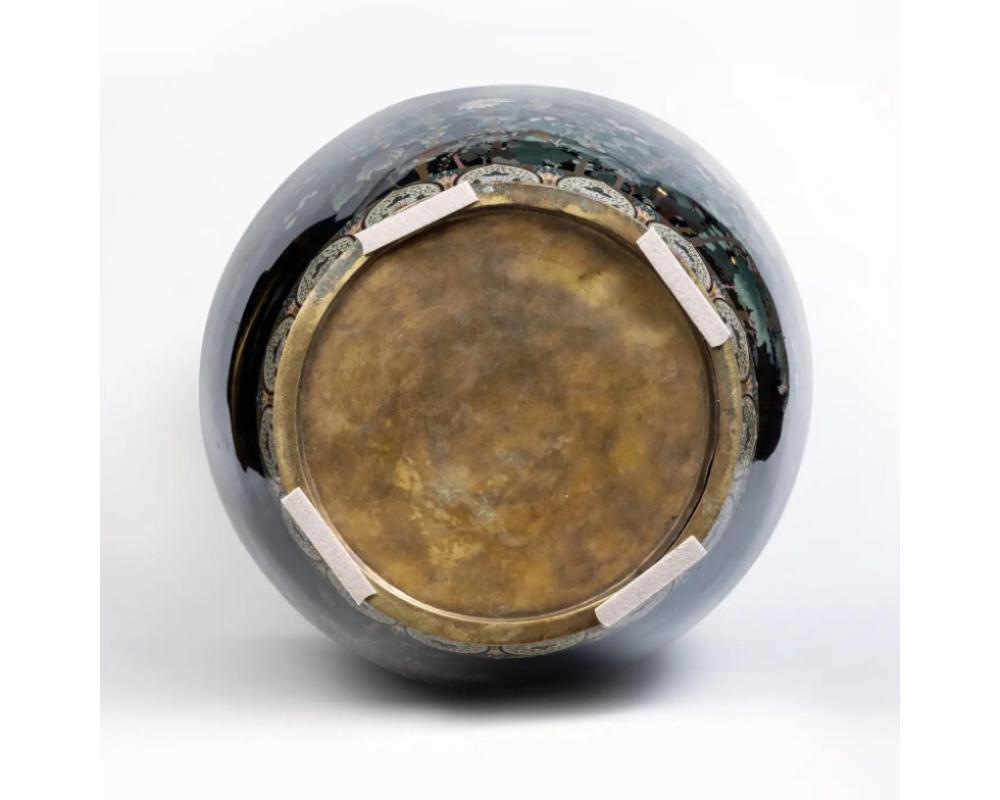 Un monumentale vaso giapponese in smalto cloisonne, attribuito a Hayashi Kodenji in vendita 5