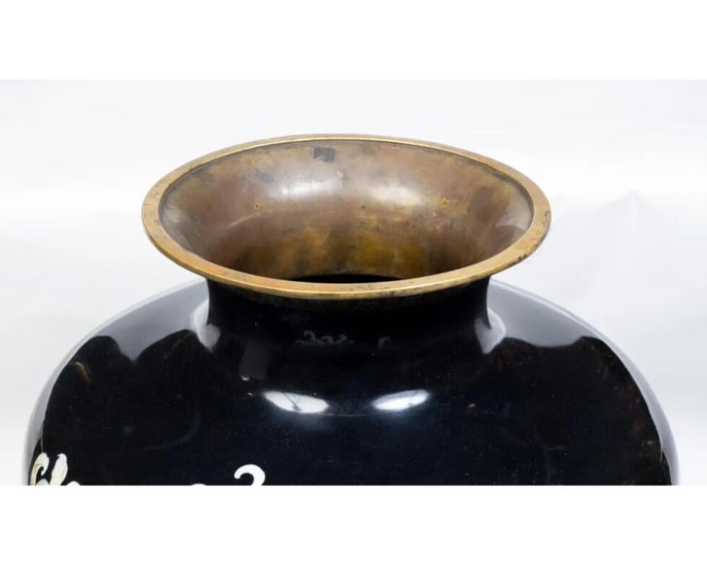 Un monumentale vaso giapponese in smalto cloisonne, attribuito a Hayashi Kodenji in vendita 6