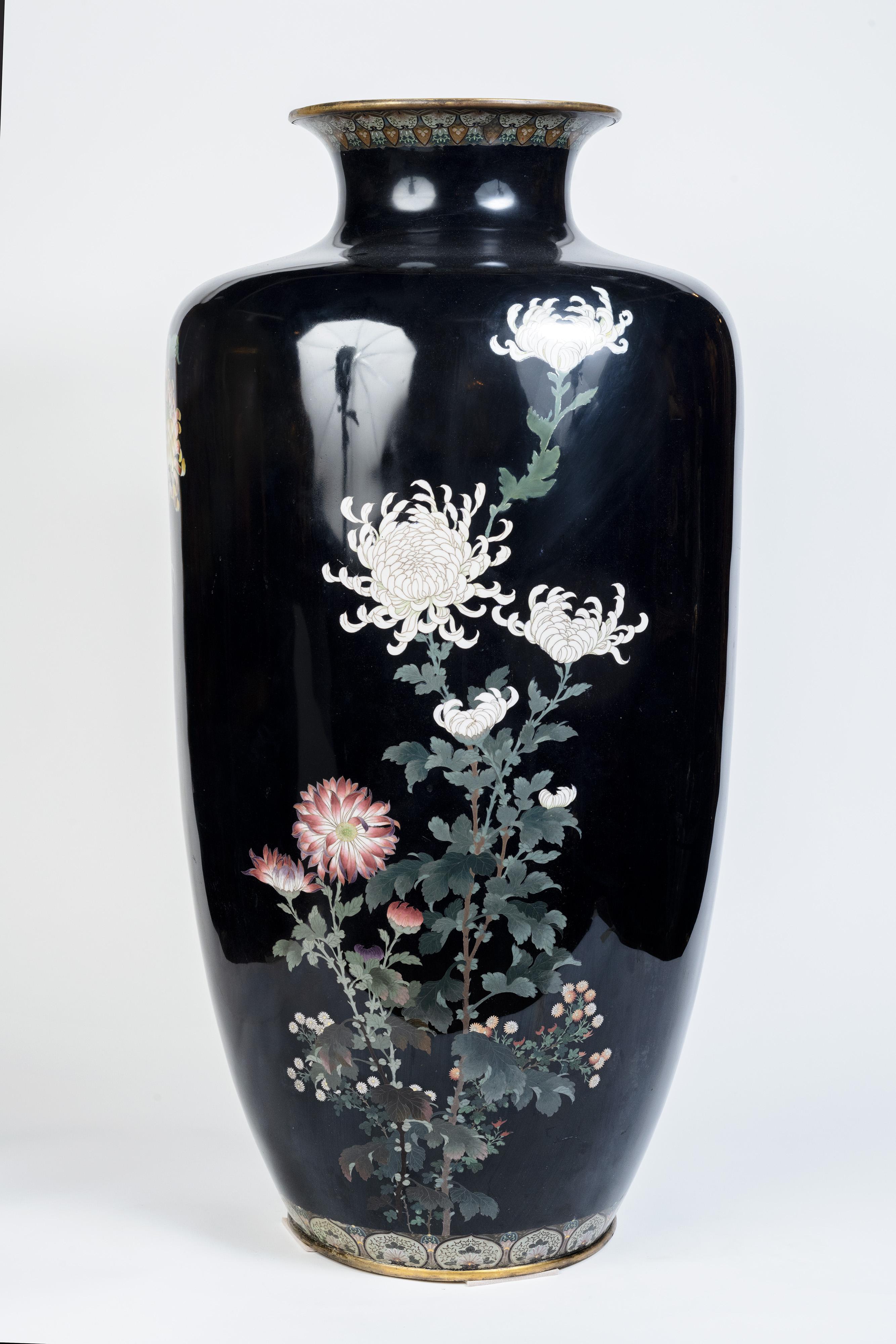 Vase monumental en émail cloisonné japonais, attribué à Hayashi Kodenji

