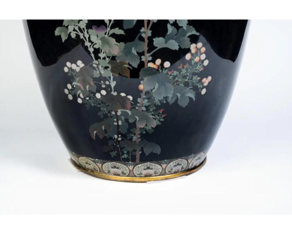 Meiji Un monumentale vaso giapponese in smalto cloisonne, attribuito a Hayashi Kodenji in vendita
