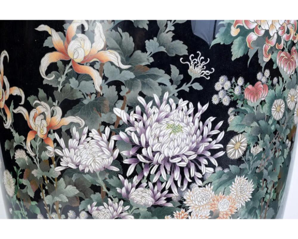 Un monumentale vaso giapponese in smalto cloisonne, attribuito a Hayashi Kodenji In condizioni buone in vendita a New York, NY