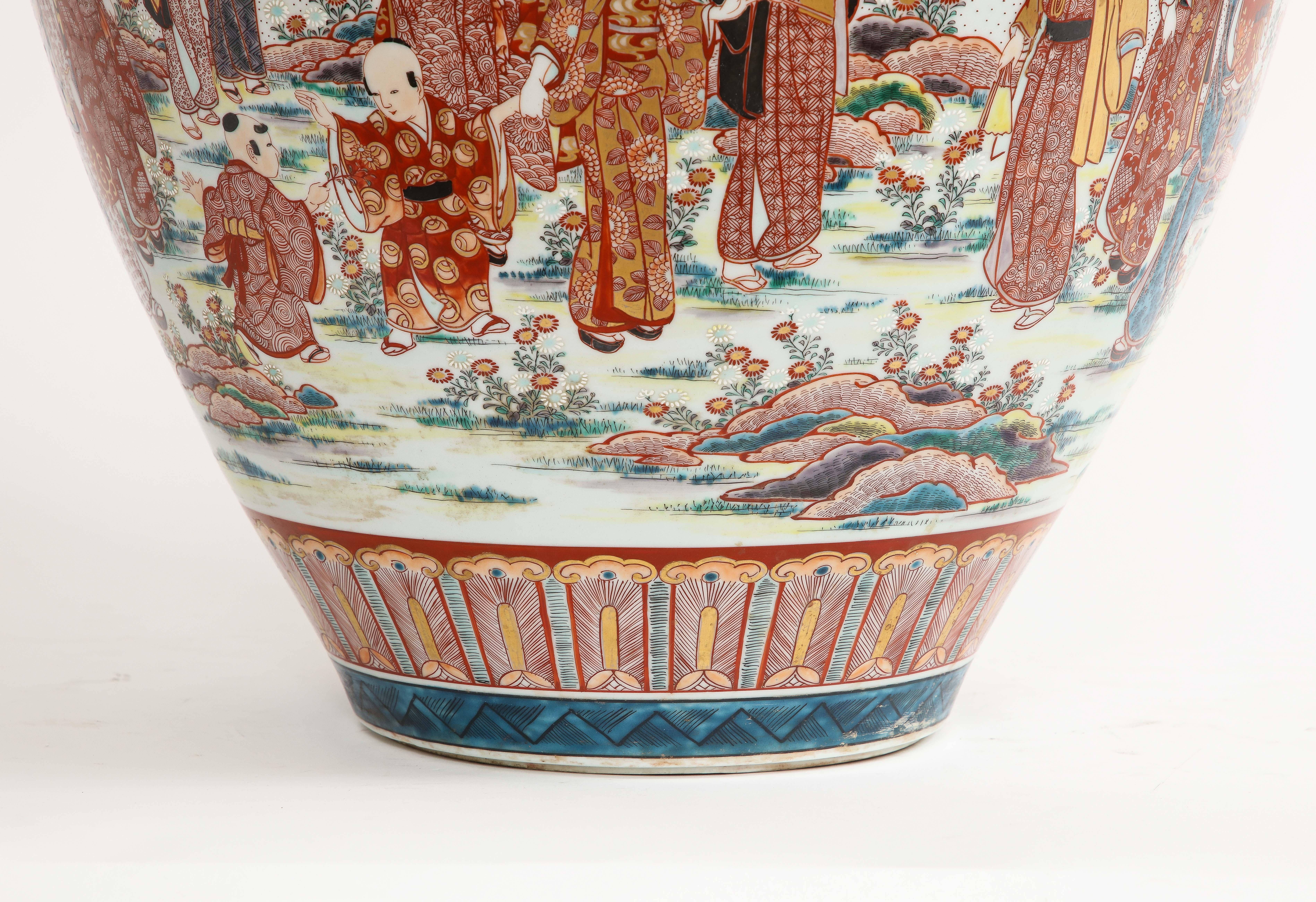 Vase monumental en porcelaine japonaise Kutani, période Meiji/Taisho, signé en vente 9