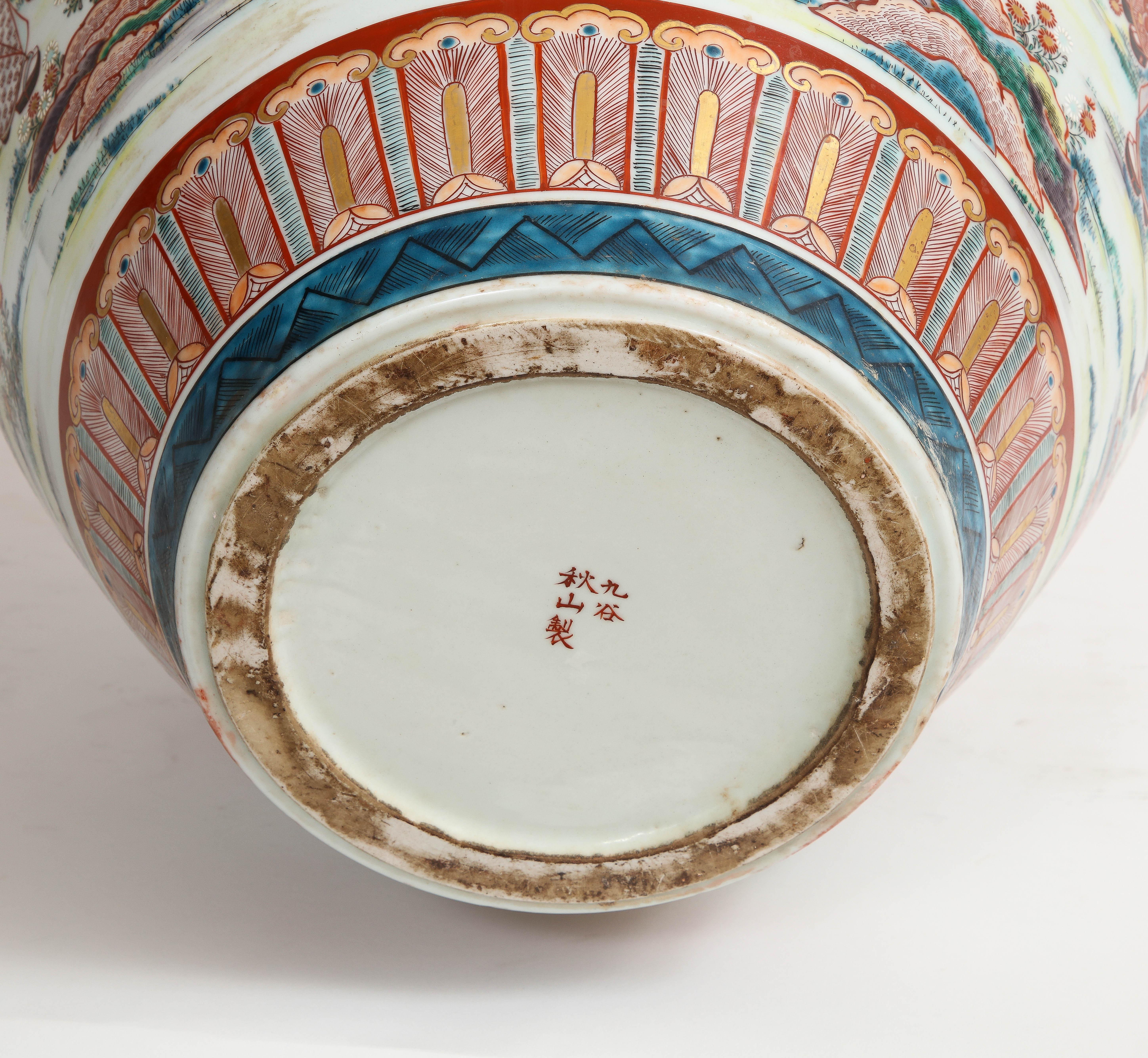 Vase monumental en porcelaine japonaise Kutani, période Meiji/Taisho, signé en vente 11