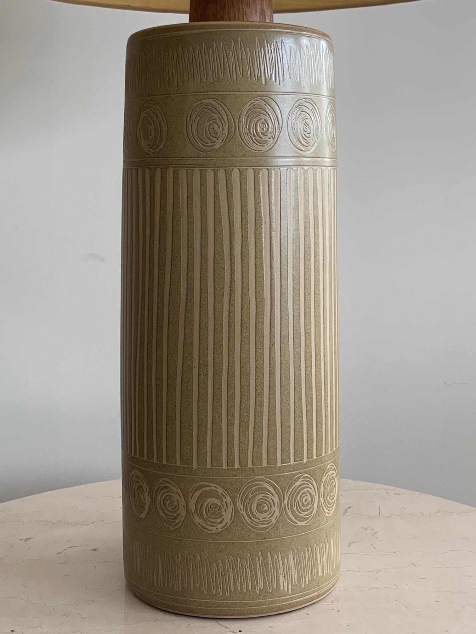 An elegant, large scale ceramic lamp by Marshall Studios with Sgraffito decoration. Original shade included. Ceramic base is 17