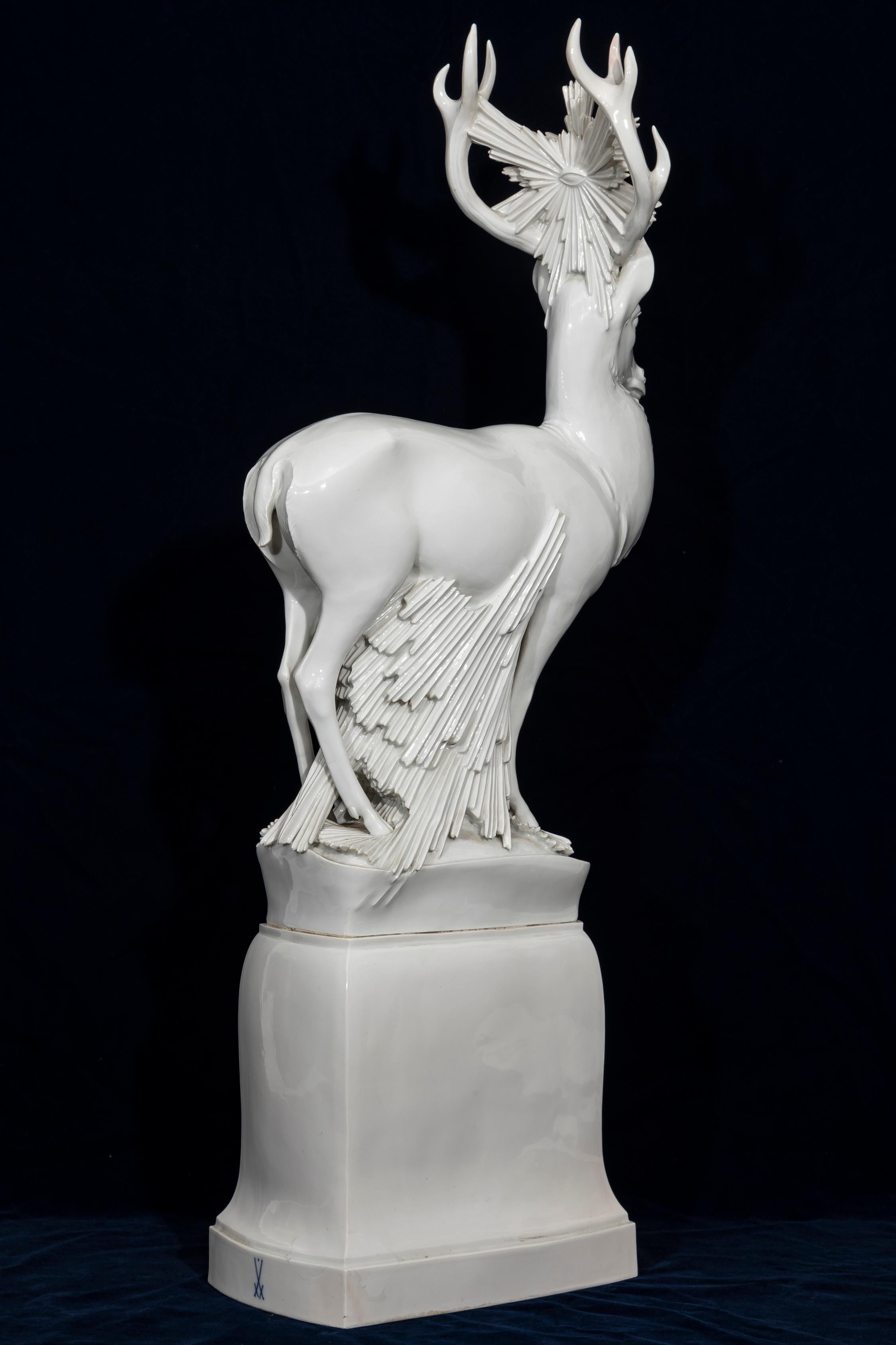 Modèle monumental d'un cerf en porcelaine de Meissen Blanc de Chine de Max Esser Bon état - En vente à New York, NY