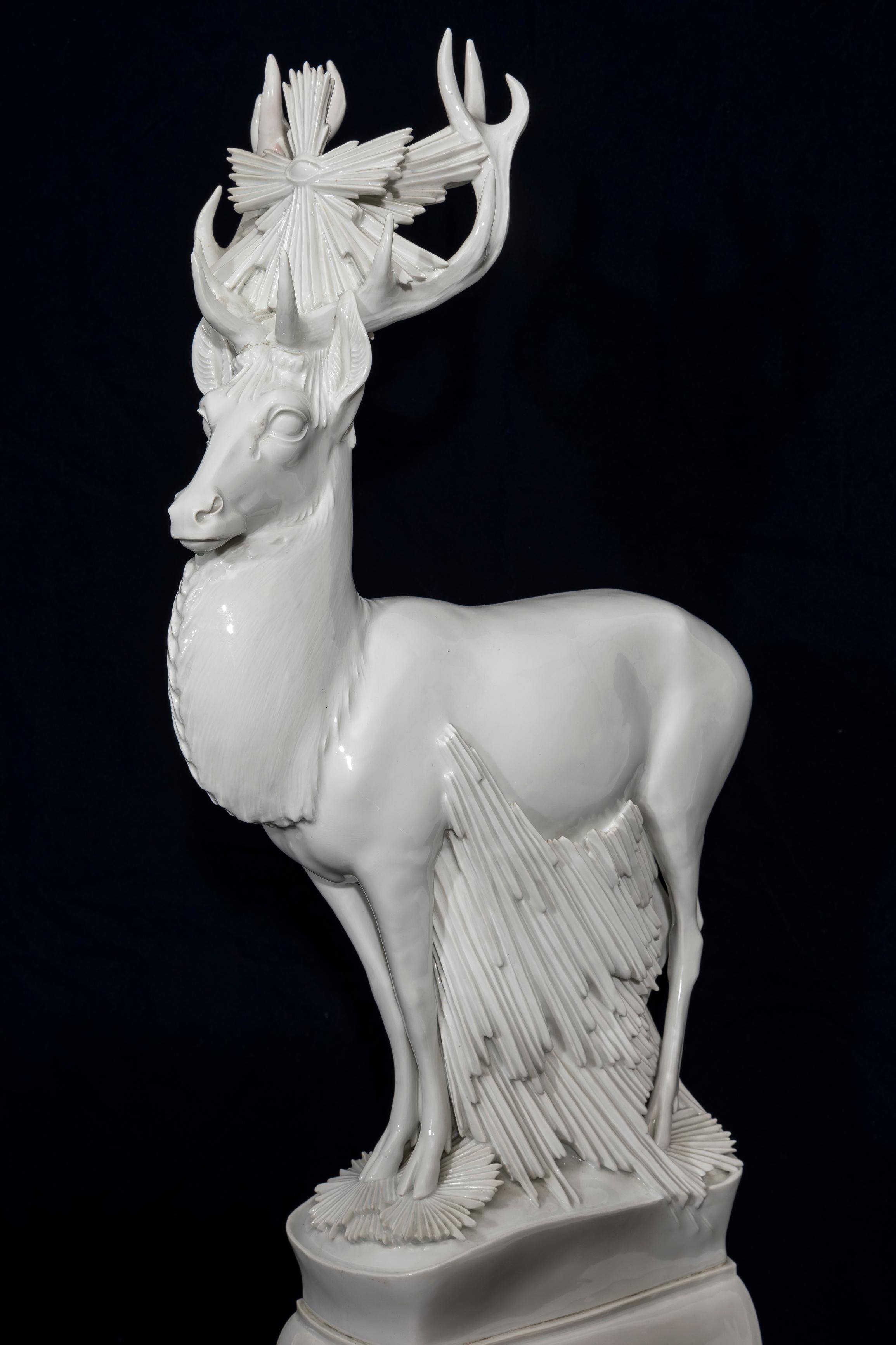 Modèle monumental d'un cerf en porcelaine de Meissen Blanc de Chine de Max Esser en vente 1