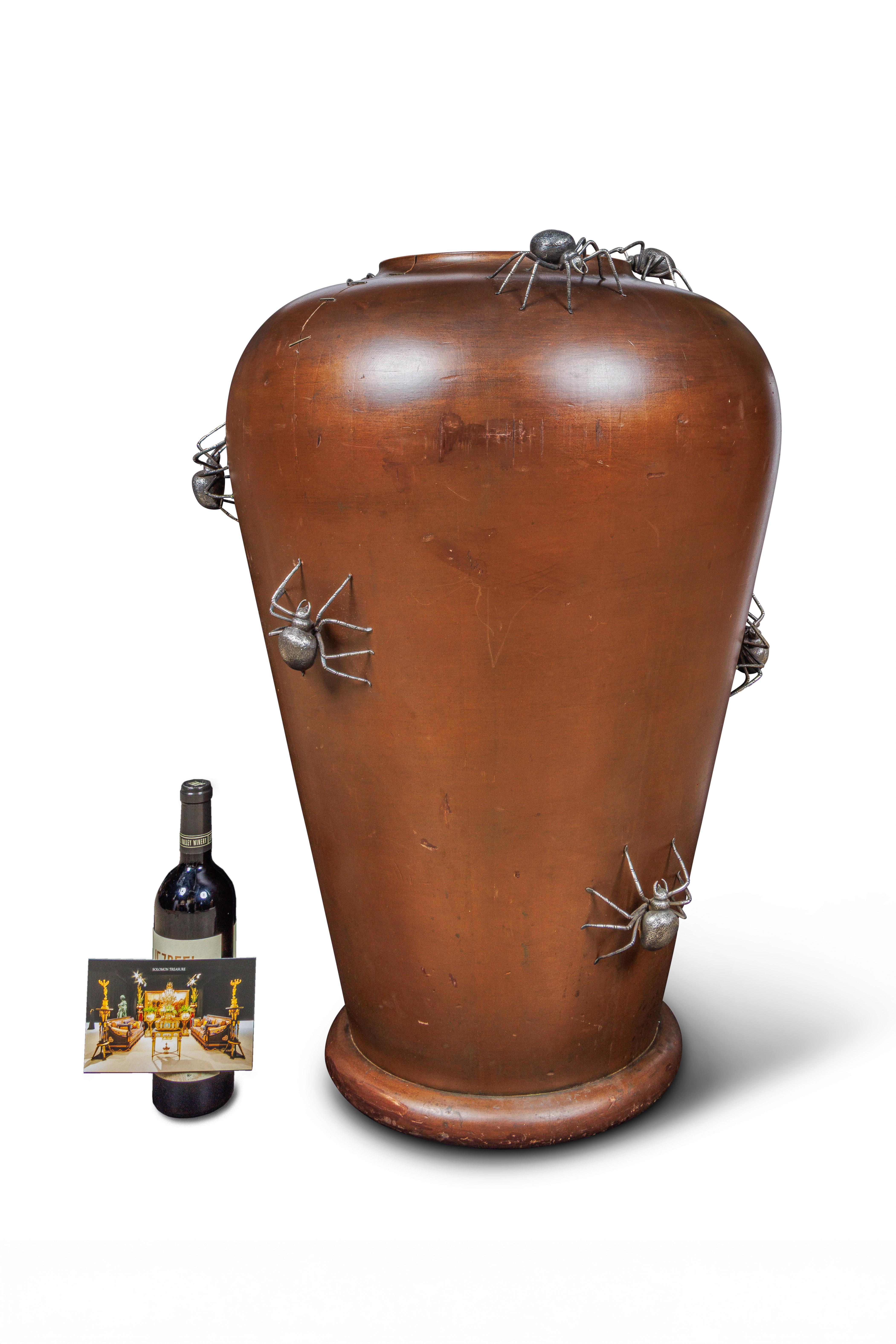 Monumentale japanische Vase aus gedrechseltem Holz aus der Meiji-Periode mit silbernem Spinnen Okimonos, Okimonos im Angebot 5