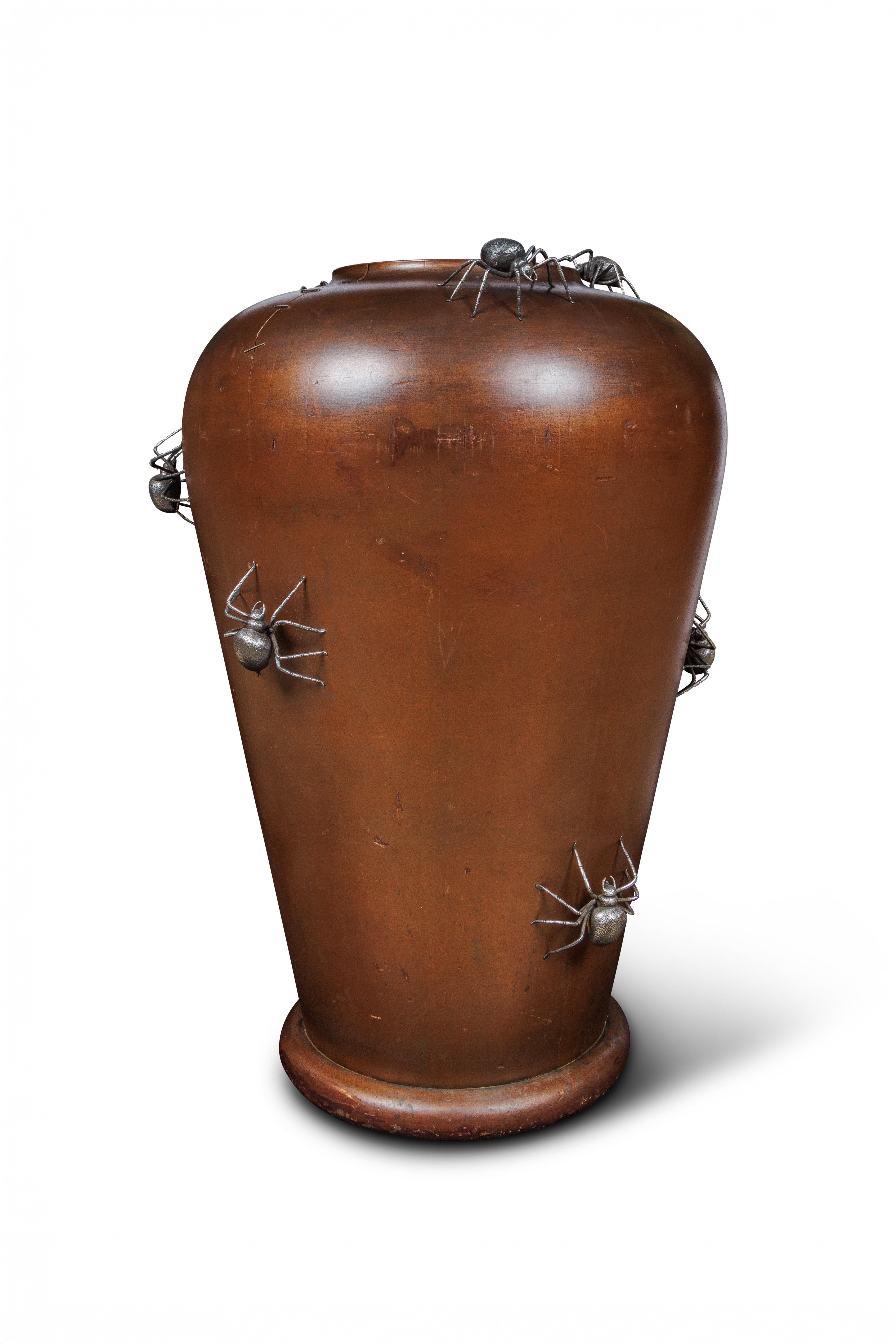 Monumentale japanische Vase aus gedrechseltem Holz aus der Meiji-Periode mit silbernem Spinnen Okimonos, Okimonos im Angebot 4