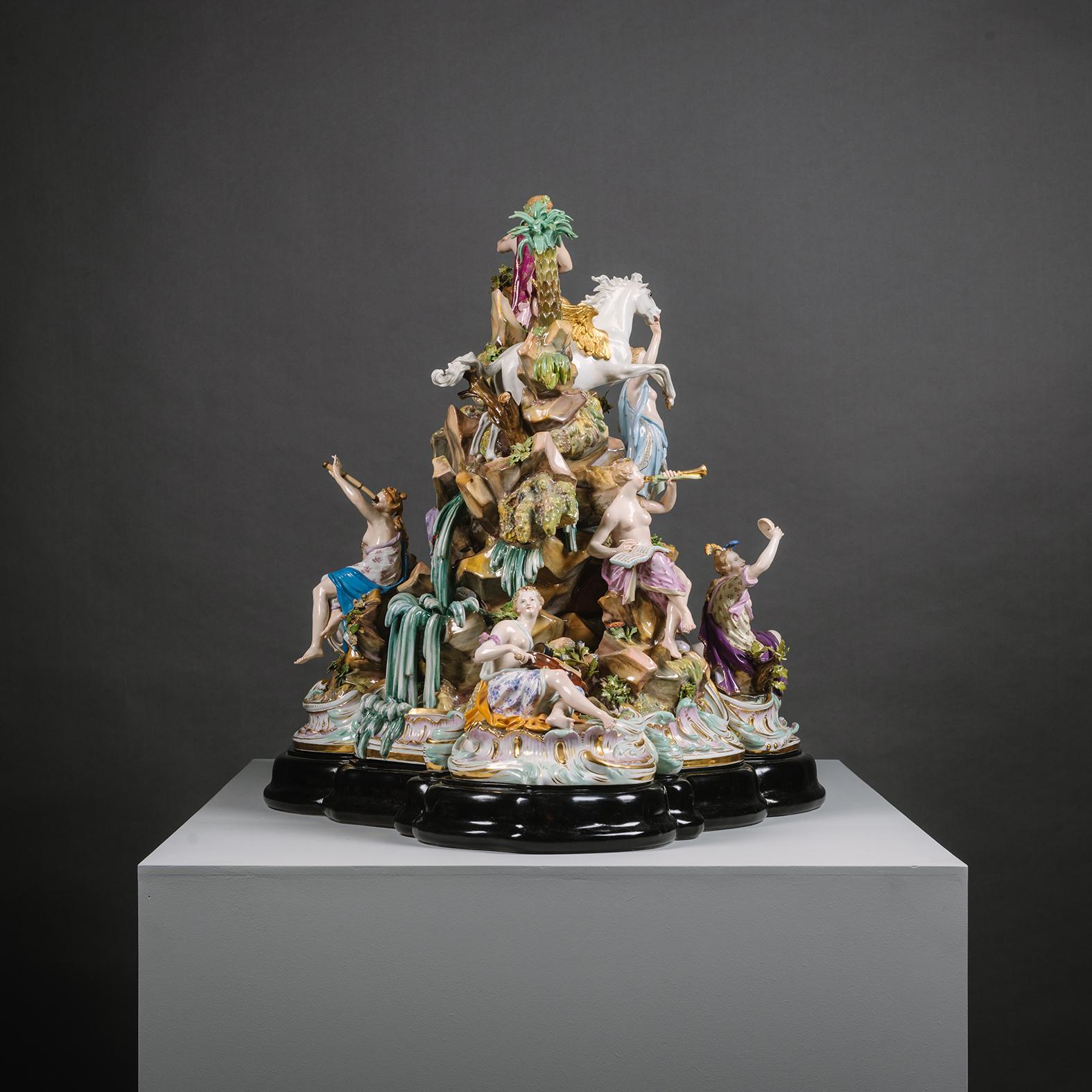 Grupo monumental de figuras de porcelana de Meissen del monte Parnaso Rococó en venta