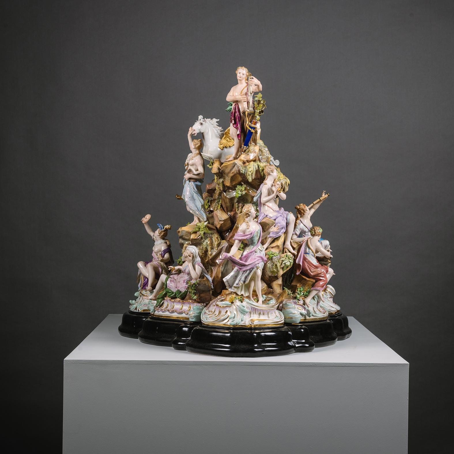Grupo monumental de figuras de porcelana de Meissen del monte Parnaso Alemán en venta