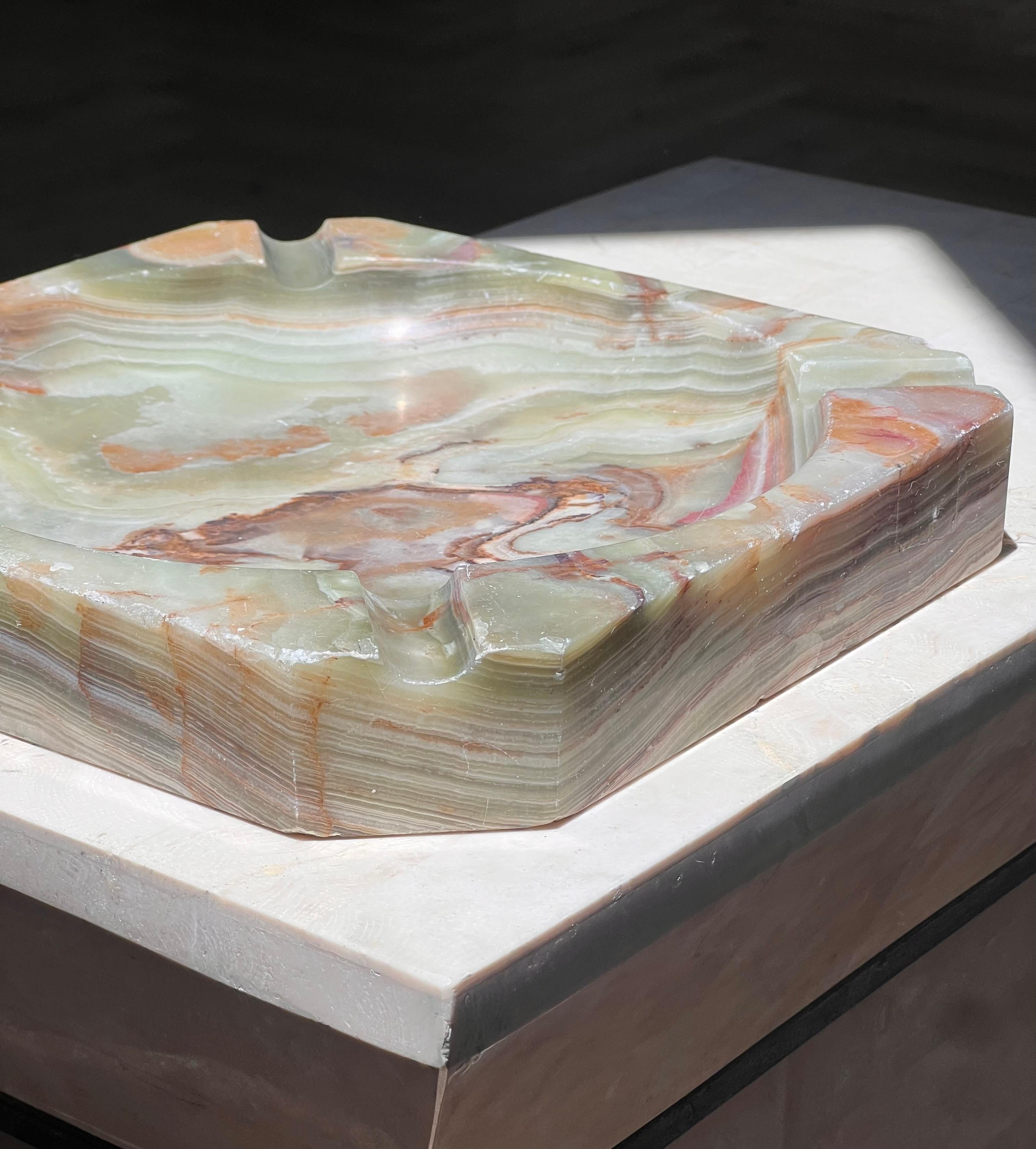 Mid-Century Modern Cendrier monumental en onyx, 20e siècle en vente