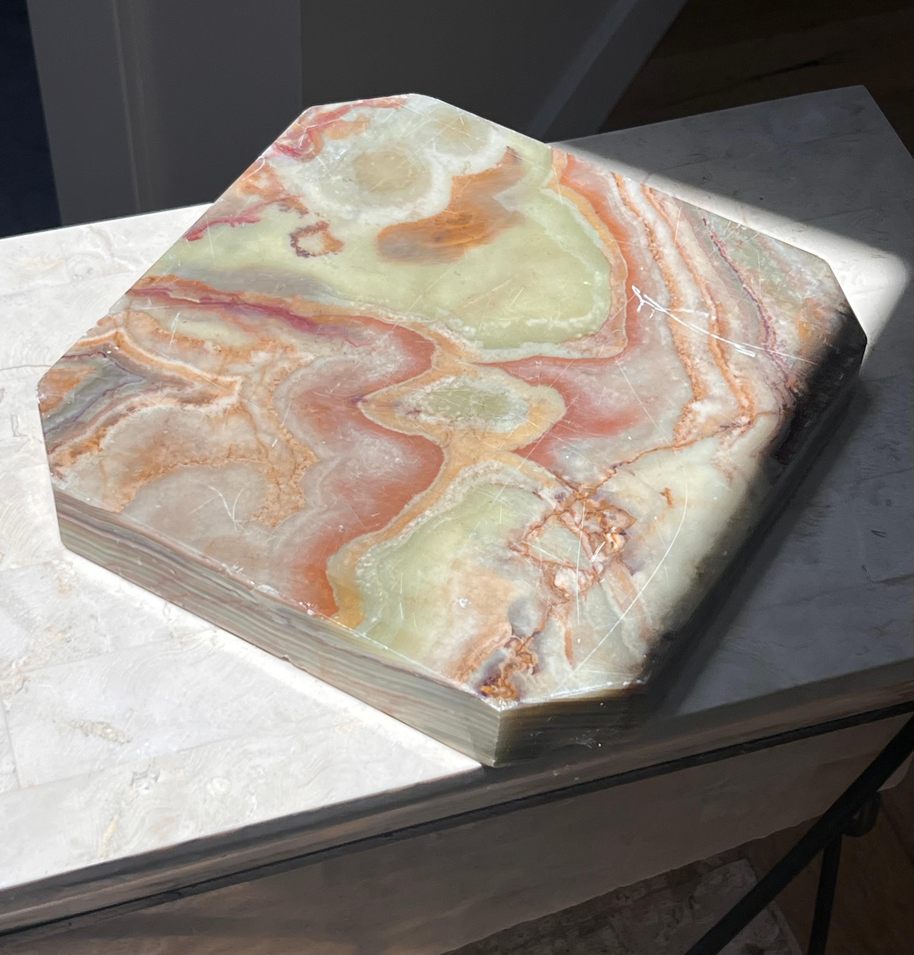 Sculpté à la main Cendrier monumental en onyx, 20e siècle en vente