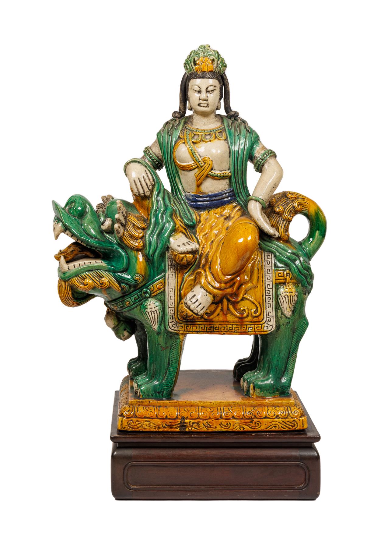 Monumental Pair of Chinese Sancai Glazed Pottery Figures of Guan Yin and Lion In Good Condition For Sale In New York, NY