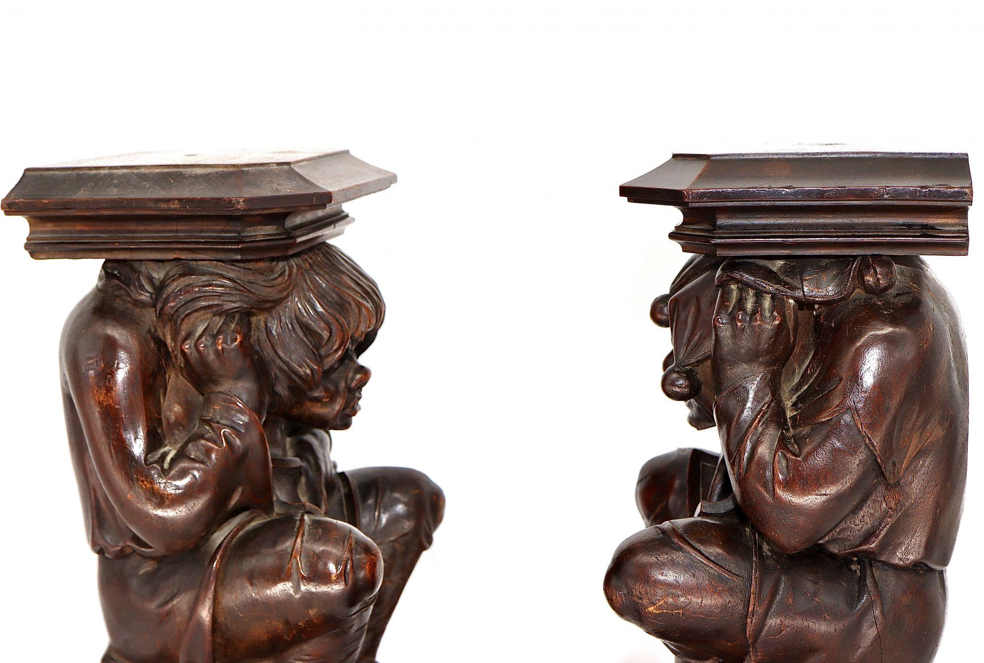 Monumental Pair of English Carved Walnut Wood Figures of Court Jesters, 18th C For Sale 5