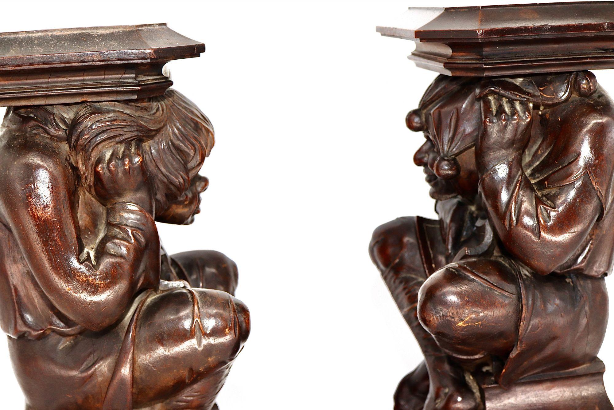 Monumental Pair of English Carved Walnut Wood Figures of Court Jesters, 18th C For Sale 6