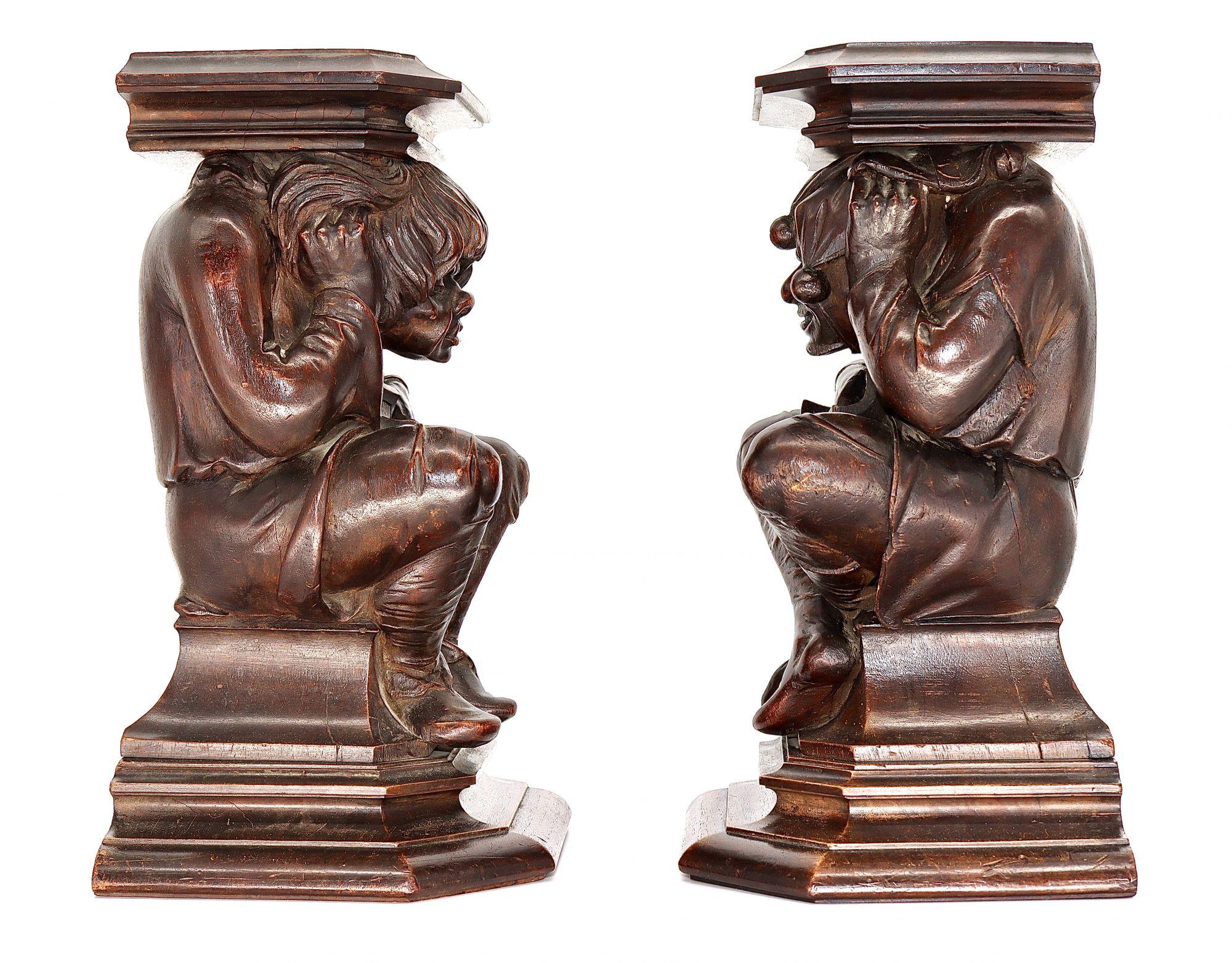 Monumental Pair of English Carved Walnut Wood Figures of Court Jesters, 18th C For Sale 7