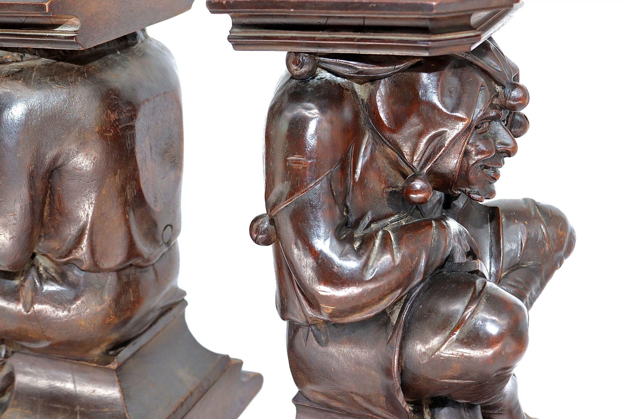 Baroque Monumental Pair of English Carved Walnut Wood Figures of Court Jesters, 18th C For Sale