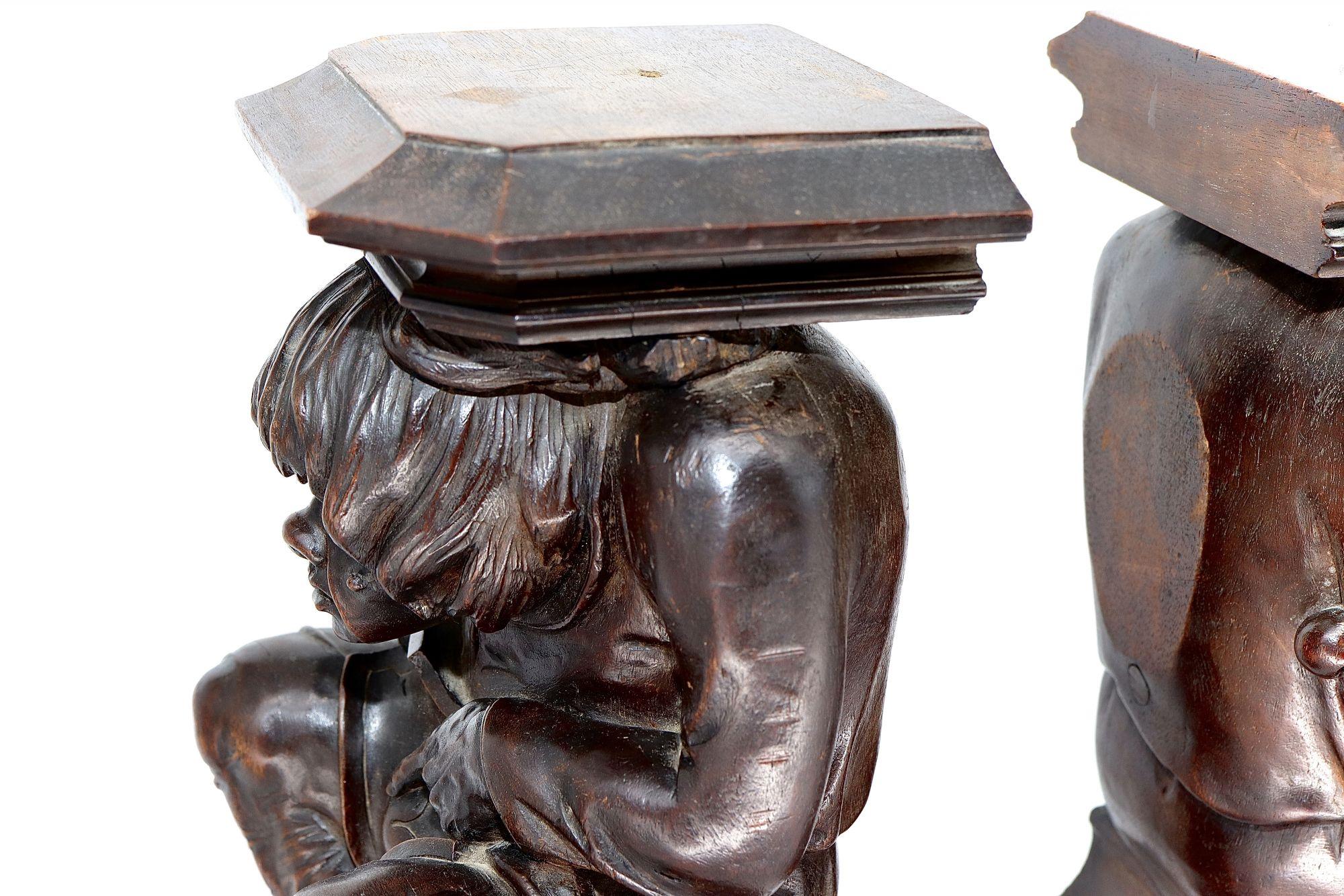 Monumental Pair of English Carved Walnut Wood Figures of Court Jesters, 18th C In Fair Condition In North Miami, FL