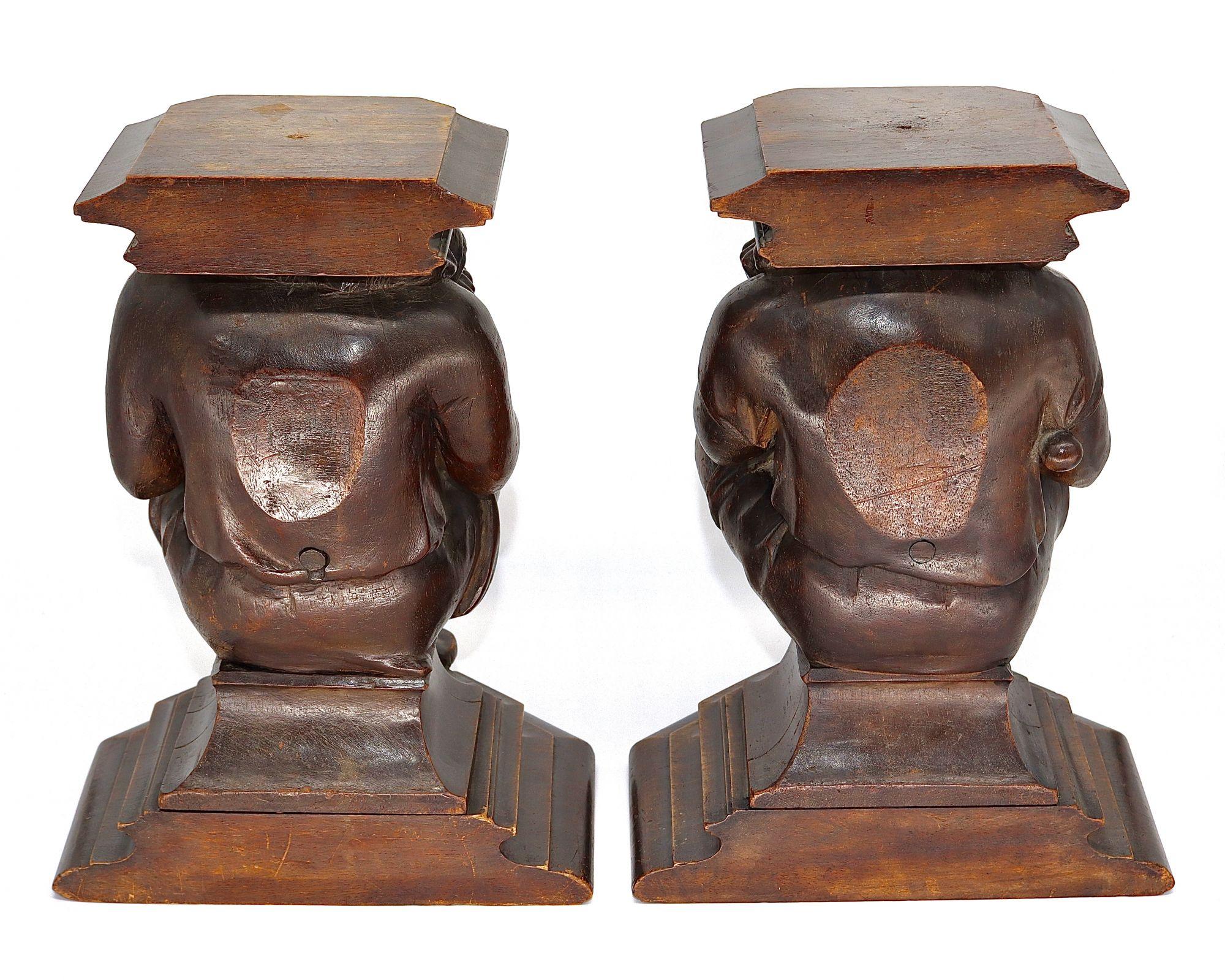 Monumental Pair of English Carved Walnut Wood Figures of Court Jesters, 18th C For Sale 1