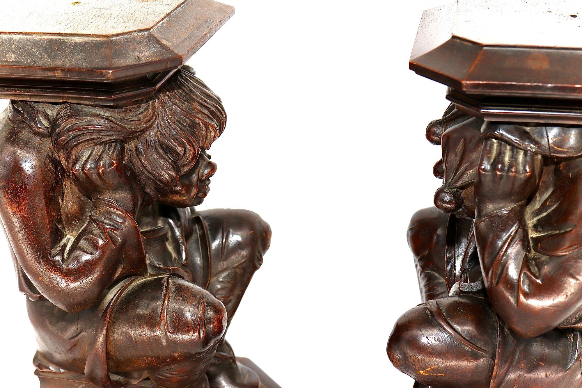 Monumental Pair of English Carved Walnut Wood Figures of Court Jesters, 18th C For Sale 3
